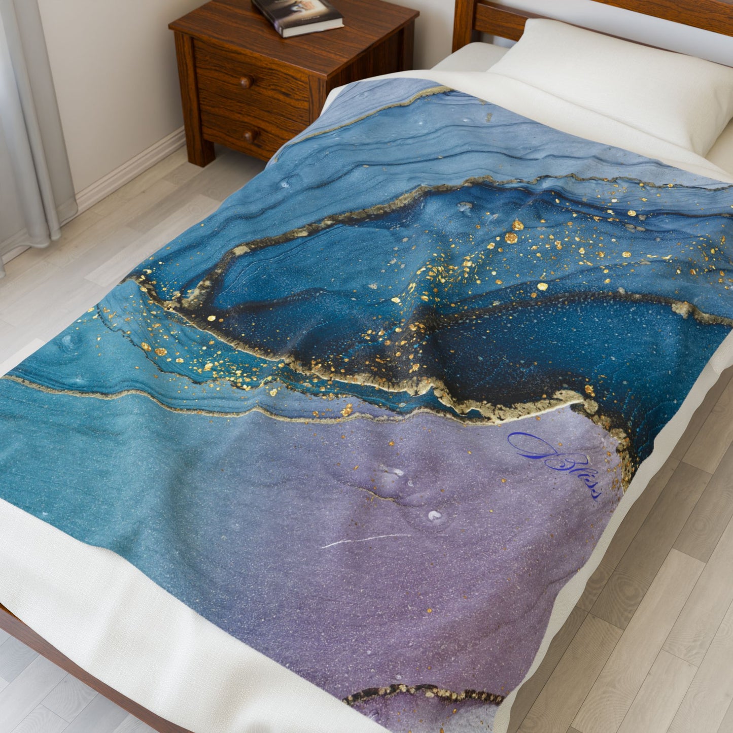 Luxe Velvet Throw Blanket, Cozy Decorative Cover, Soft Plush Blanket for Home, Gift for Her, Perfect for Bed & Sofa