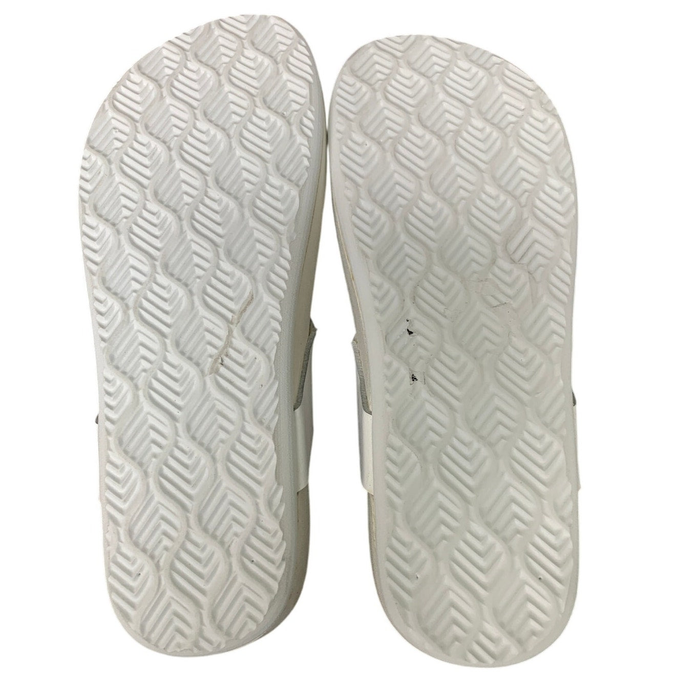 Oncai Womens Size 6 White Flip Flops Sandals Non Slip Arch Support Shoes