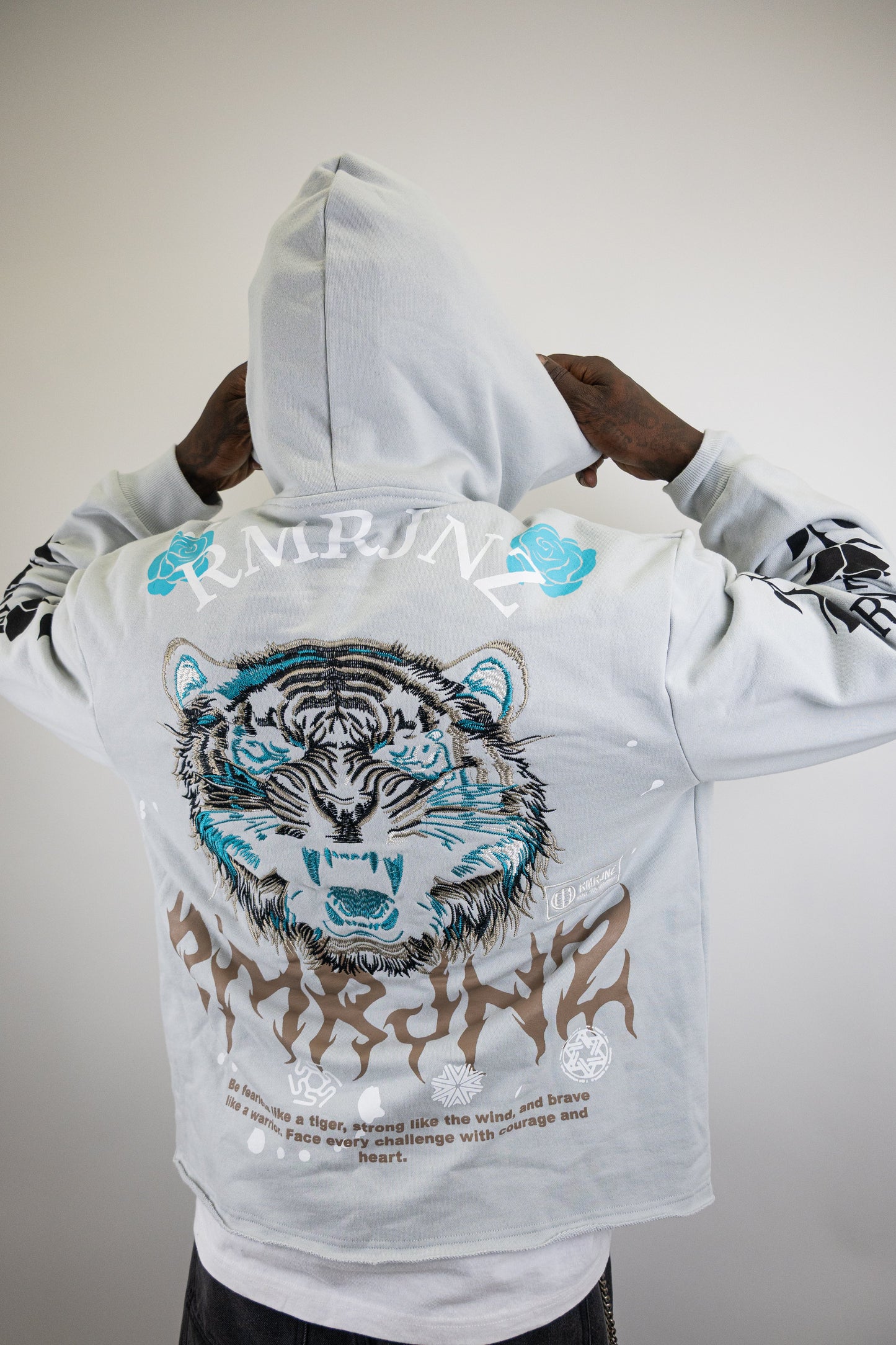 RM1185C Tiger Cropped Hoodie