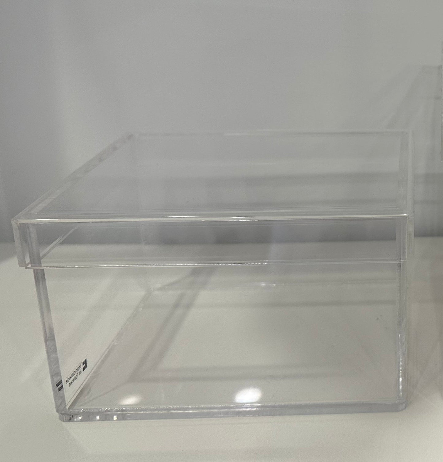 Rectangle acrylic box with lid