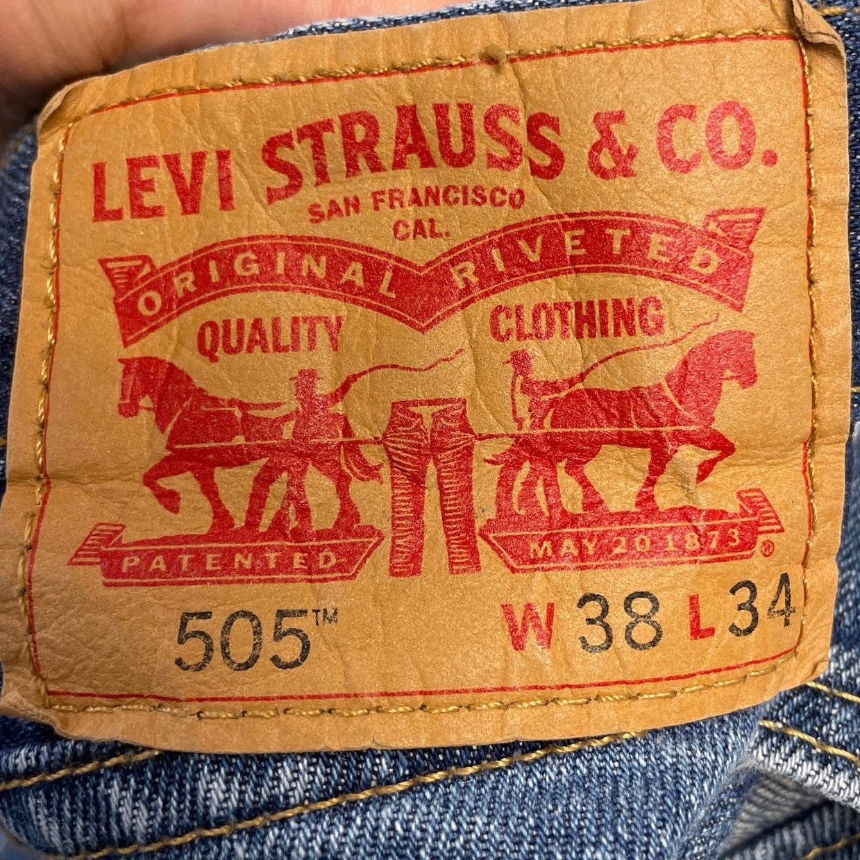 Levis 505 Mens 38W 34L Distressed 100% Cotton Classic Fit Denim Blue Jeans