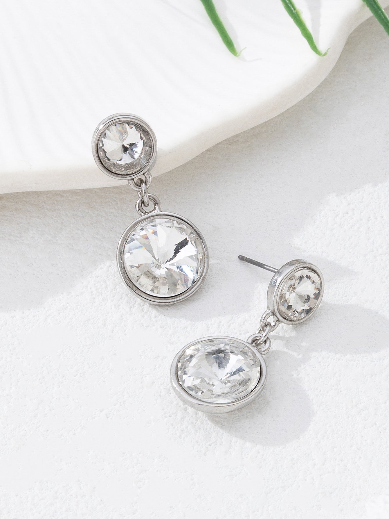 Wholesale Floral Interlinked Drop Earrings, New Niche Design Women Earrings, European American High End Light Luxury Jewelry
