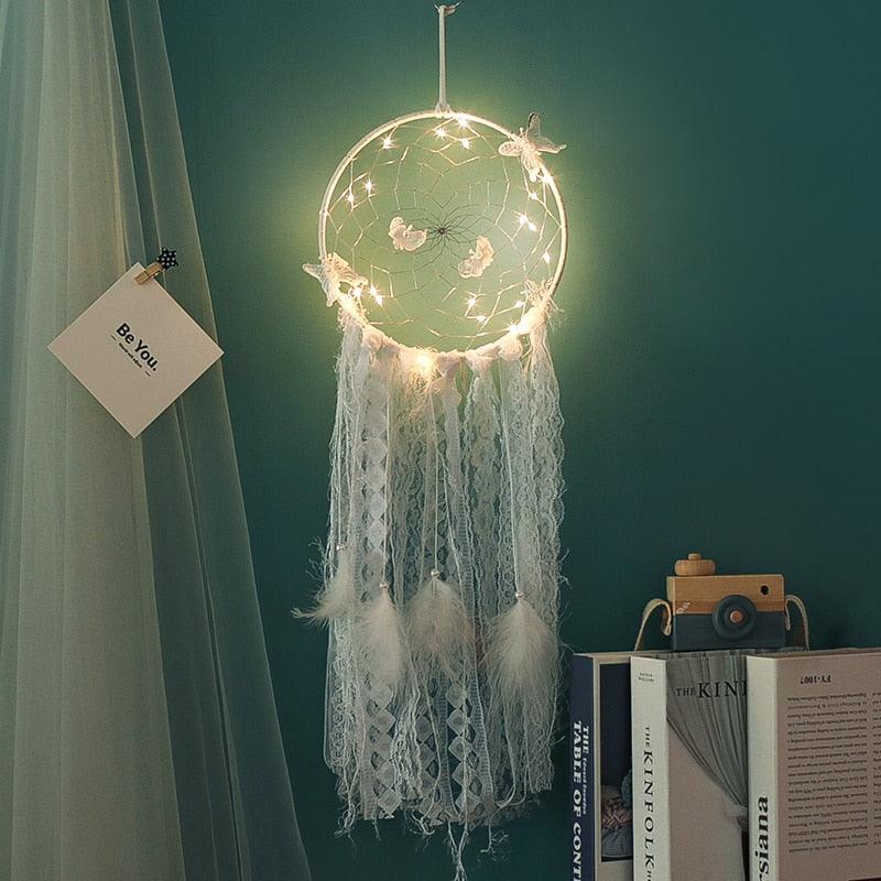 Handmade White Feather Dream Catcher Wind Chimes Hanging Ornaments Ceiling Decor Room Dream Net Hanging Craft Gift Car Ornament Ribbons Feathers Wrapped Lights For Bedroom Decor Wedding Decorations