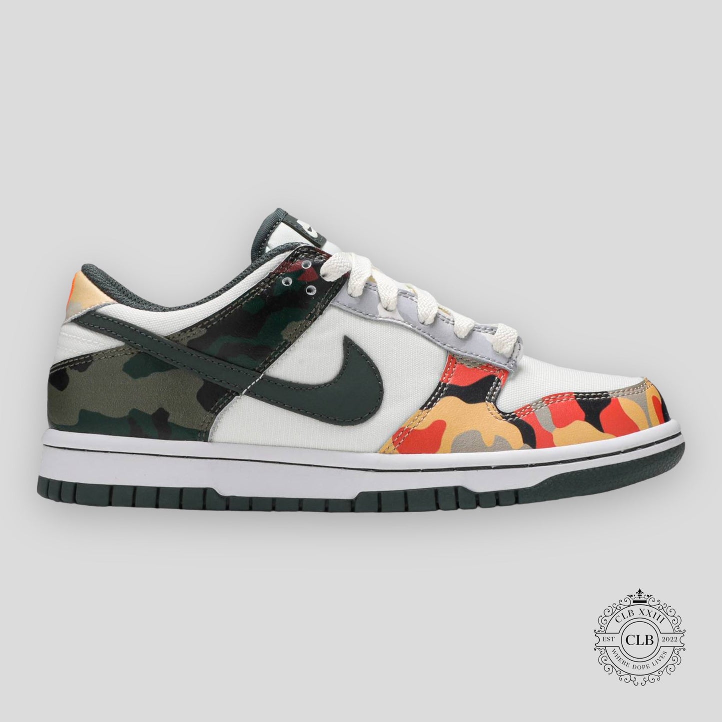 NIKE DUNK LOW SE (GS) "SAIL MULTI-CAMO"