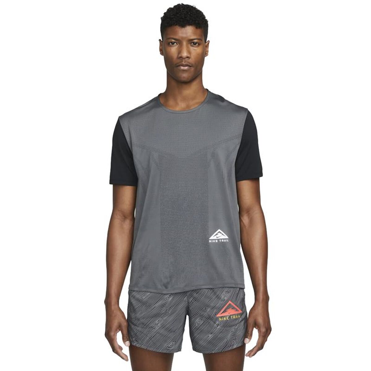 Men’s Short Sleeve T-Shirt Nike Dri-FIT Rise 365 Dark grey