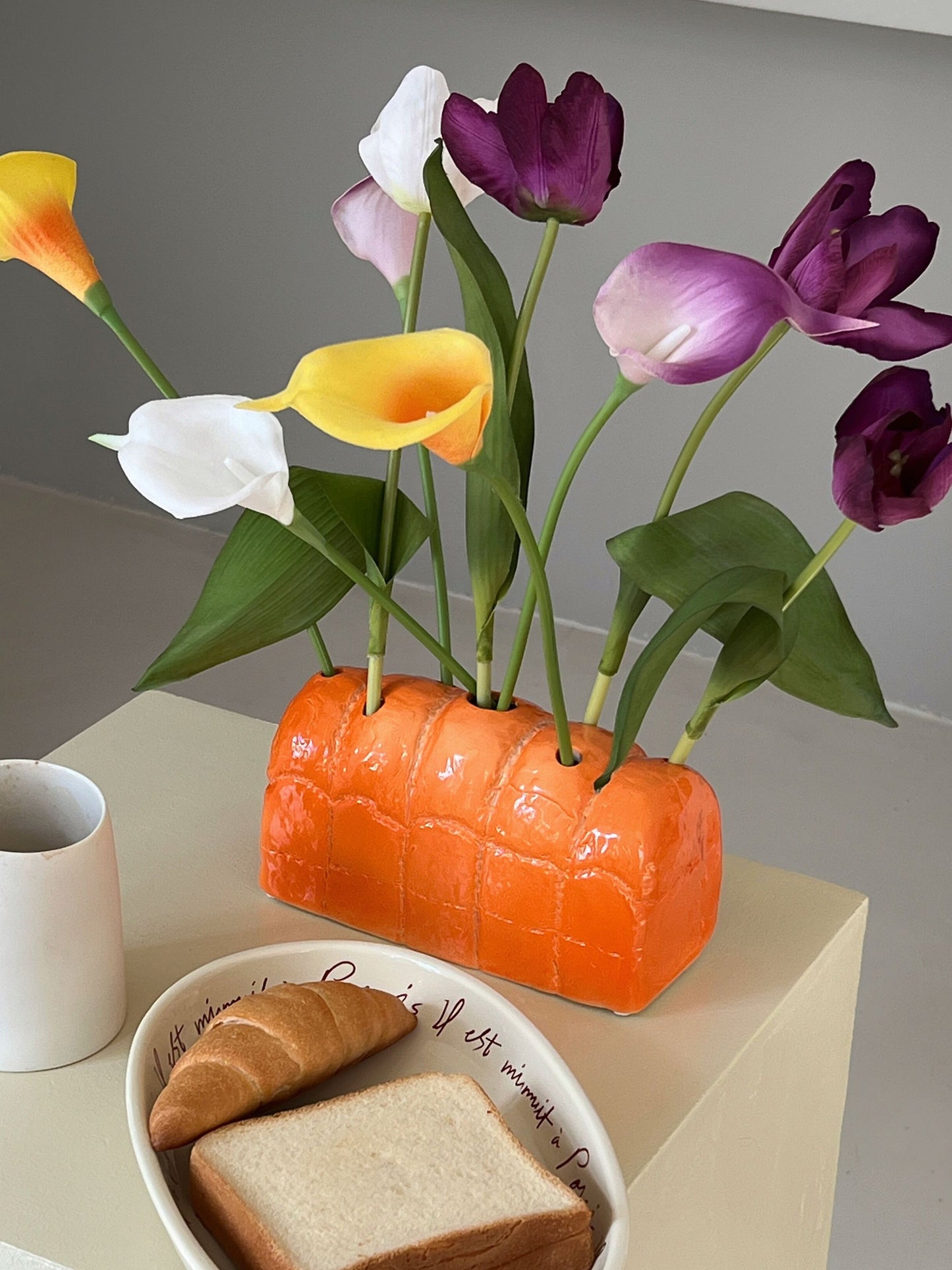 Bread Shaped Flower Vase-0