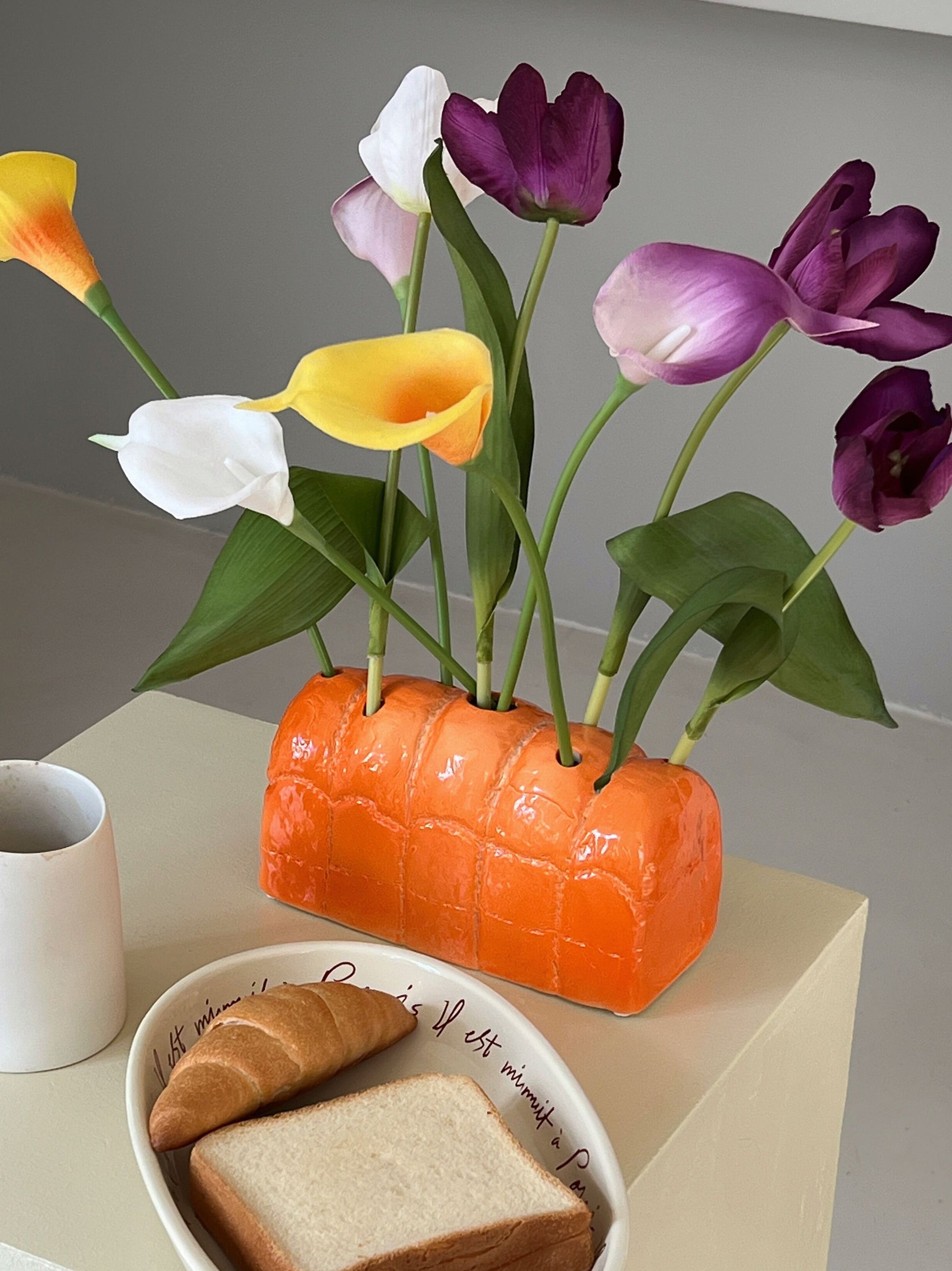 Bread Shaped Flower Vase-0
