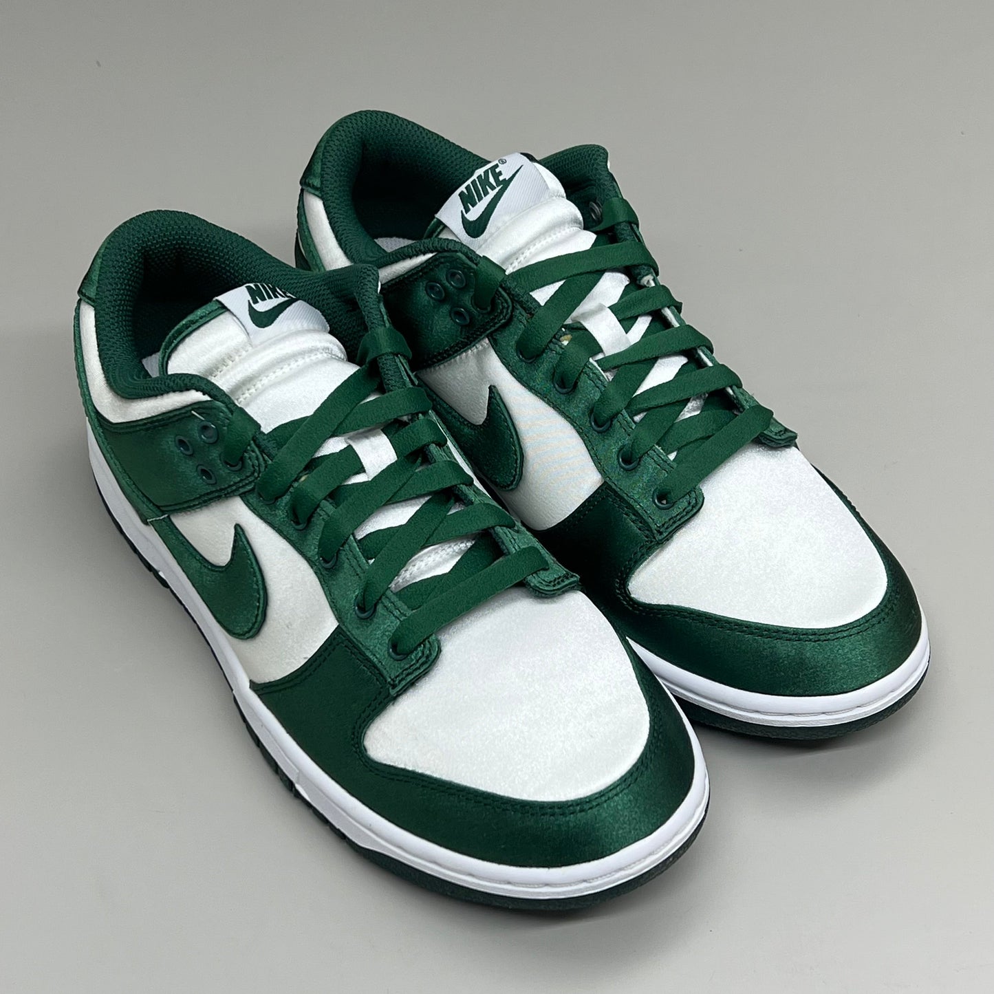 NIKE Dunk Low Satin ESS SNKR Sz Women's 5 Men's 3.5 White/Team Green DX5931100