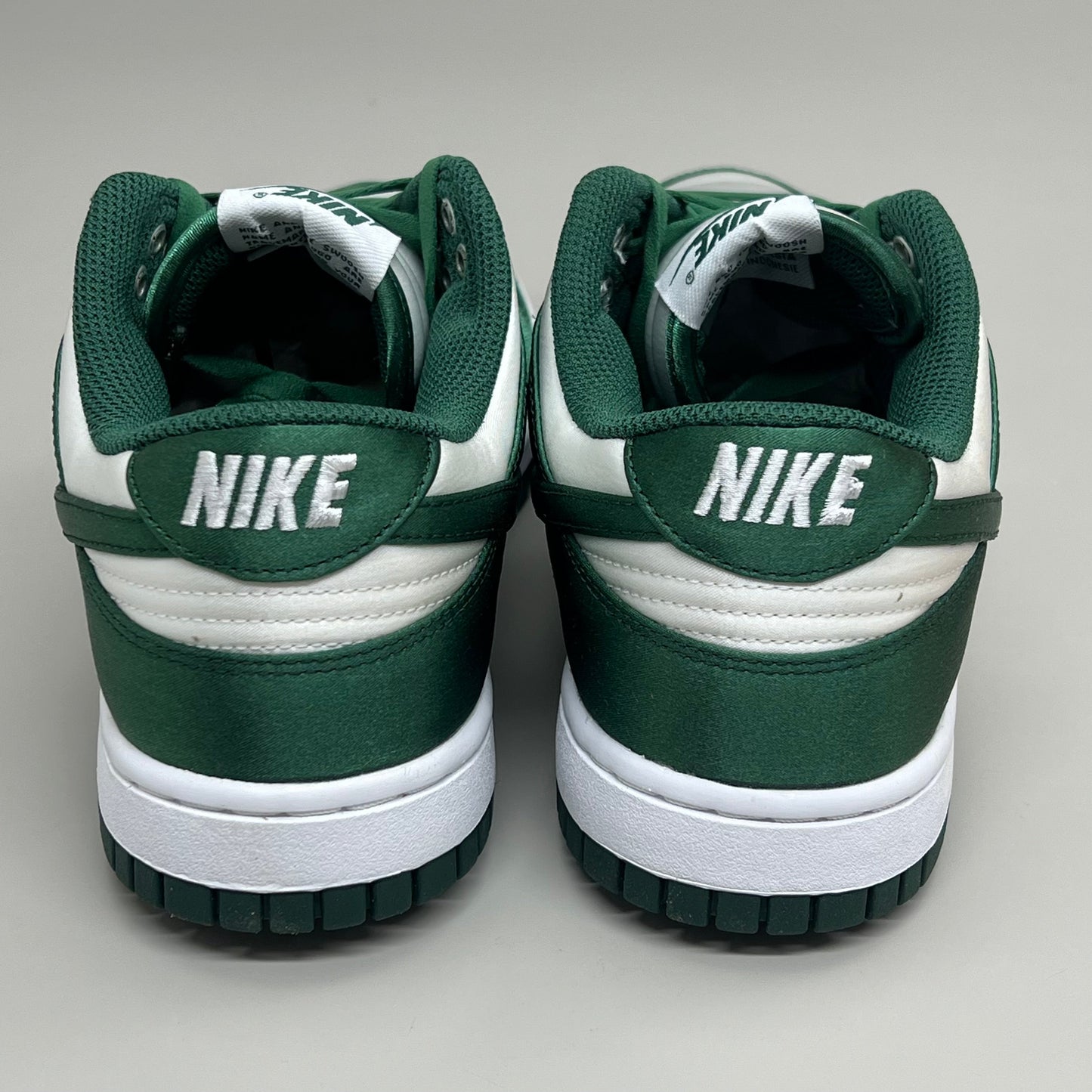 NIKE Dunk Low Satin ESS SNKR Sz Women's 5 Men's 3.5 White/Team Green DX5931100