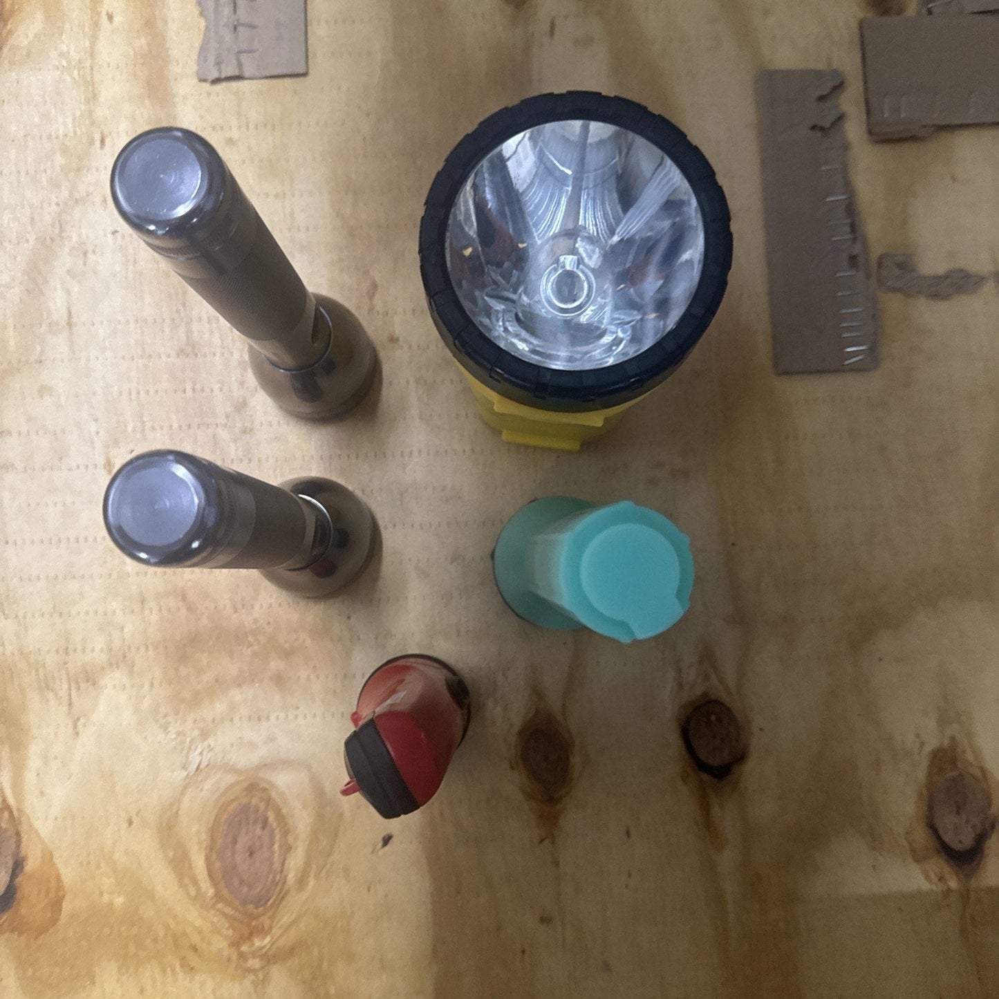 Lot of 5 Vintage Flashlights Lantern Eveready Garrity Maglite Style Working!