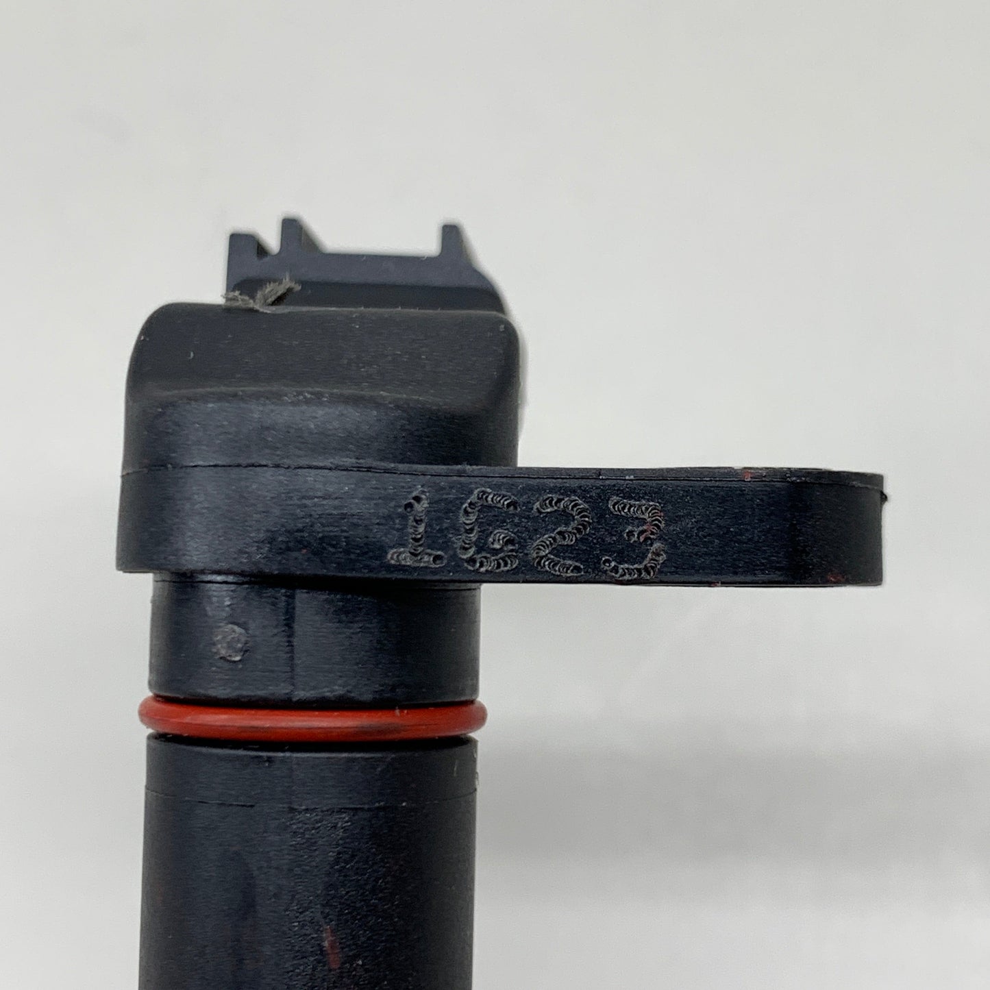 DENSO Oval Engine Camshaft Position Sensor 196-6006
