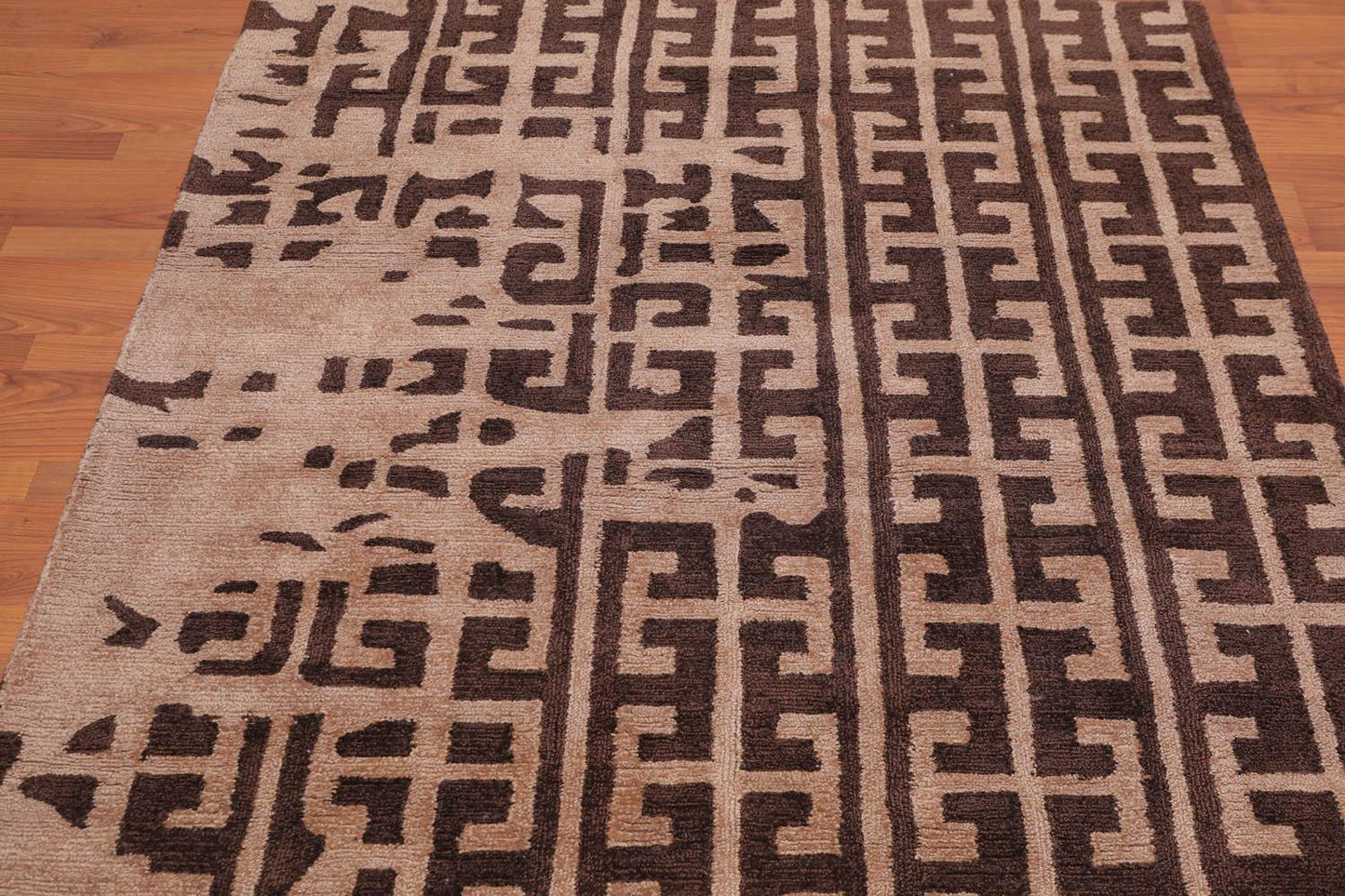4'7" x 6'7" Handmade Textured 100% Nylon Loop & Cut Area Rug Brown-2