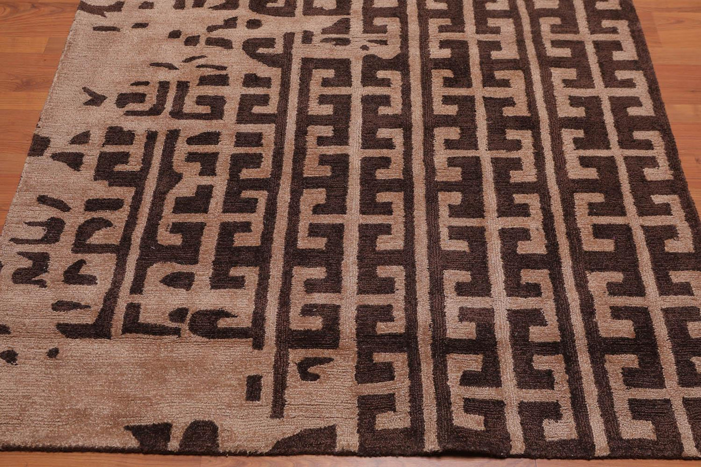 4'7" x 6'7" Handmade Textured 100% Nylon Loop & Cut Area Rug Brown-3