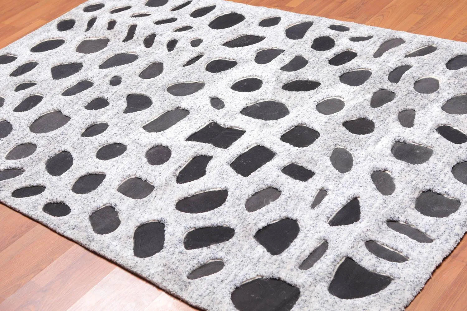 5' x 8' Handmade Sculpted Wool Cotton & Bamboo Silk High Low Pile Area Rug White-0