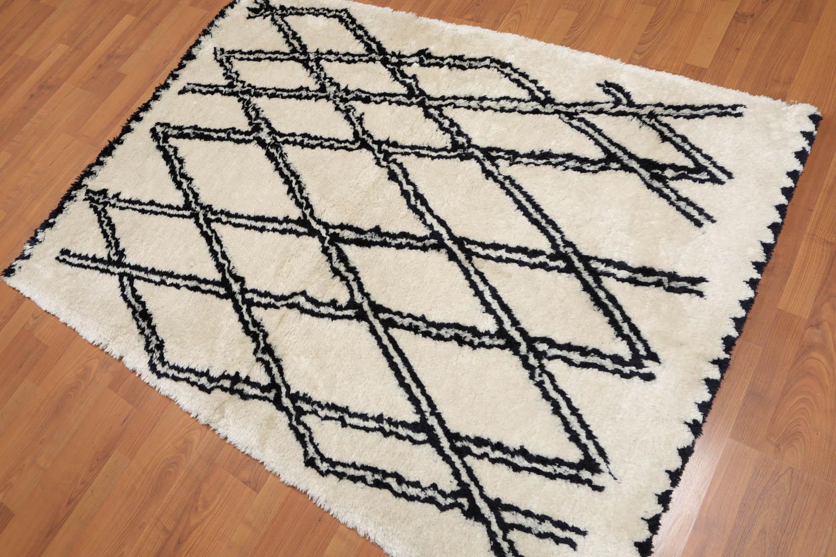 4'3" x 6' Handmade Geometric Pattern Moroccan Shag Area Rug Beige-0