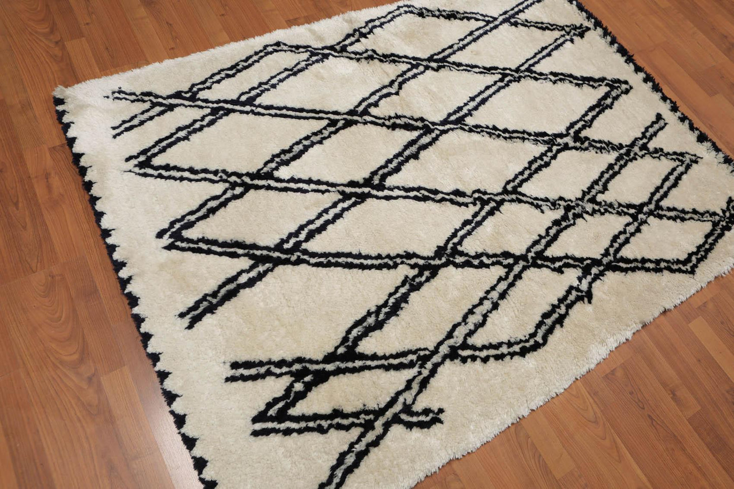 4'3" x 6' Handmade Geometric Pattern Moroccan Shag Area Rug Beige-1