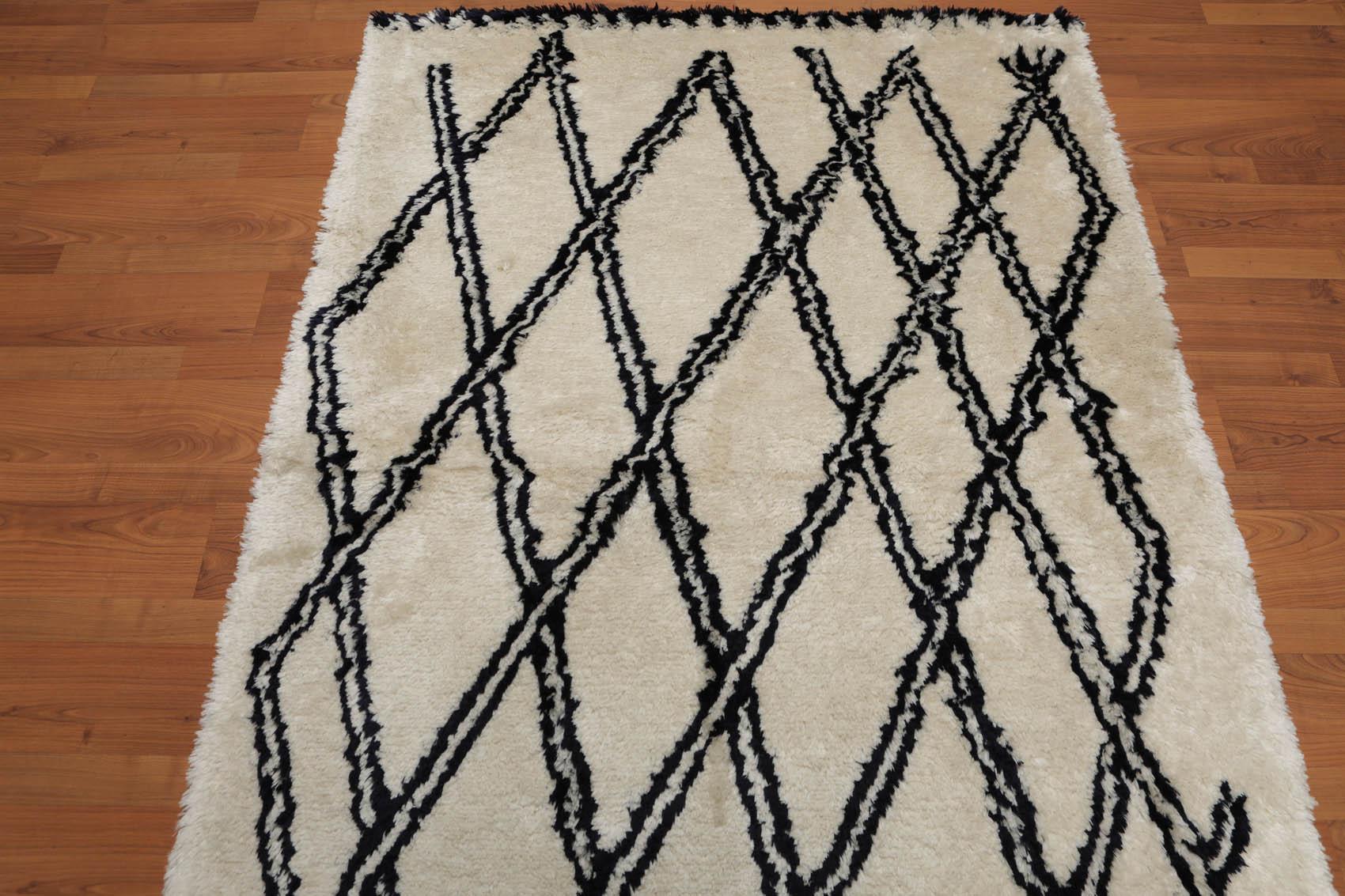 4'3" x 6' Handmade Geometric Pattern Moroccan Shag Area Rug Beige-2