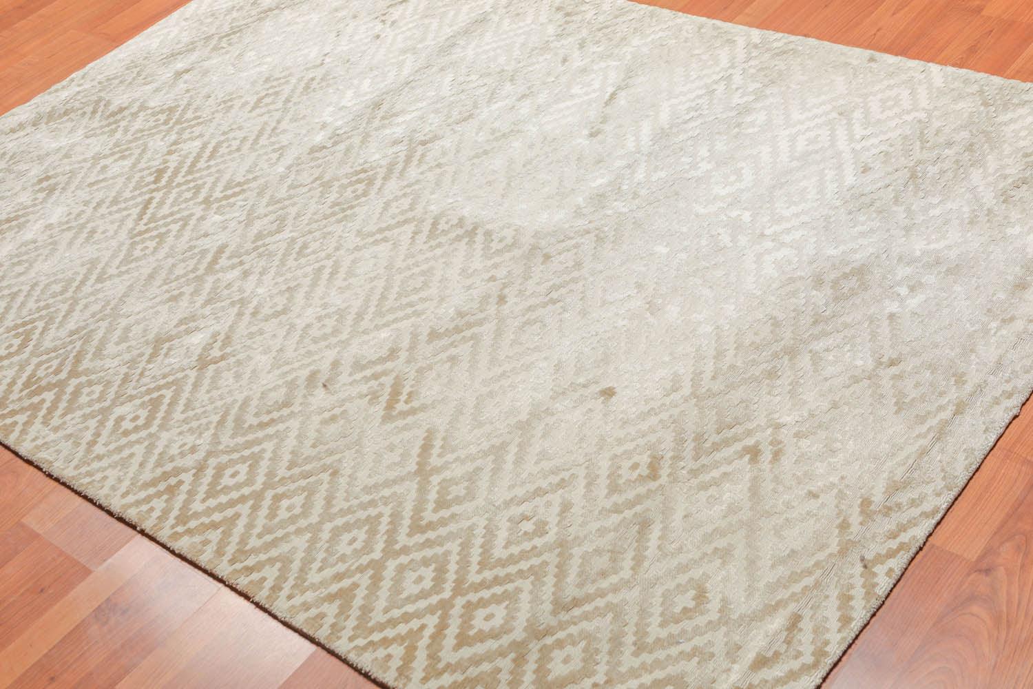 5'3" x 7'7" Handmade 100% Bamboo Silk Loop N Cut Pile Area Rug Beige-0