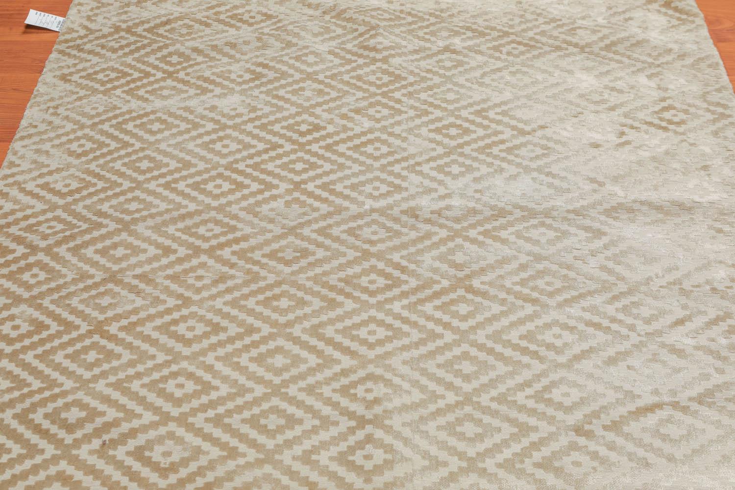 5'3" x 7'7" Handmade 100% Bamboo Silk Loop N Cut Pile Area Rug Beige-2