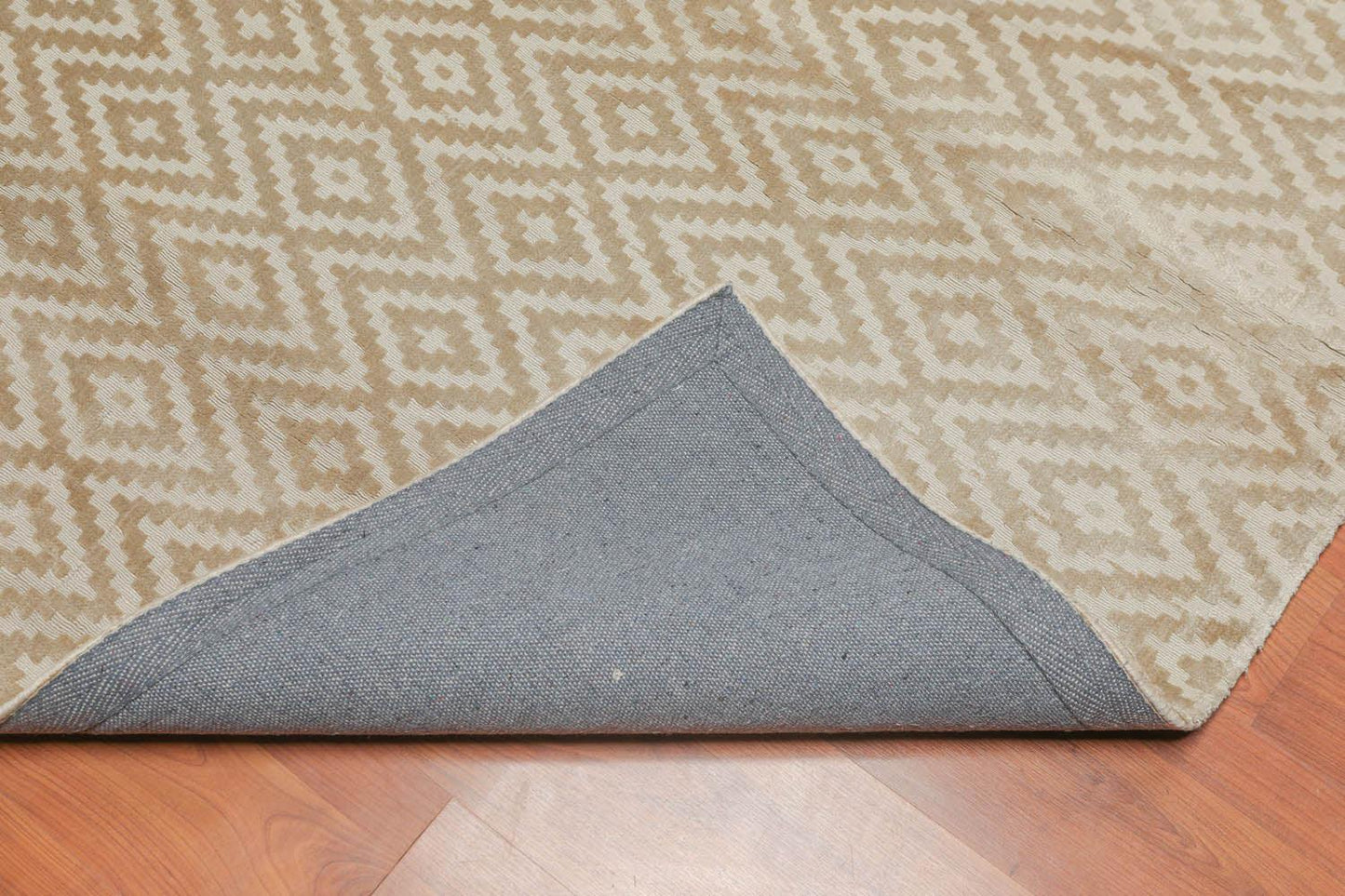 5'3" x 7'7" Handmade 100% Bamboo Silk Loop N Cut Pile Area Rug Beige-4
