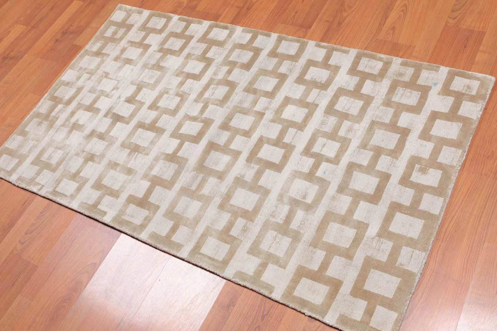 3’ x 5' Handmade Bamboo silk loop & cut pile Traditional Oriental Area rug Beige-0