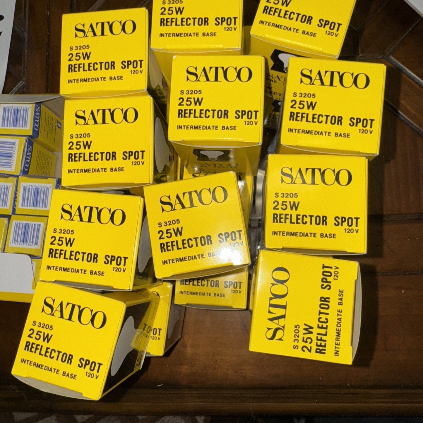 Lot Of 23 NEW**Satco Reflector Spot 25W 120V S3205