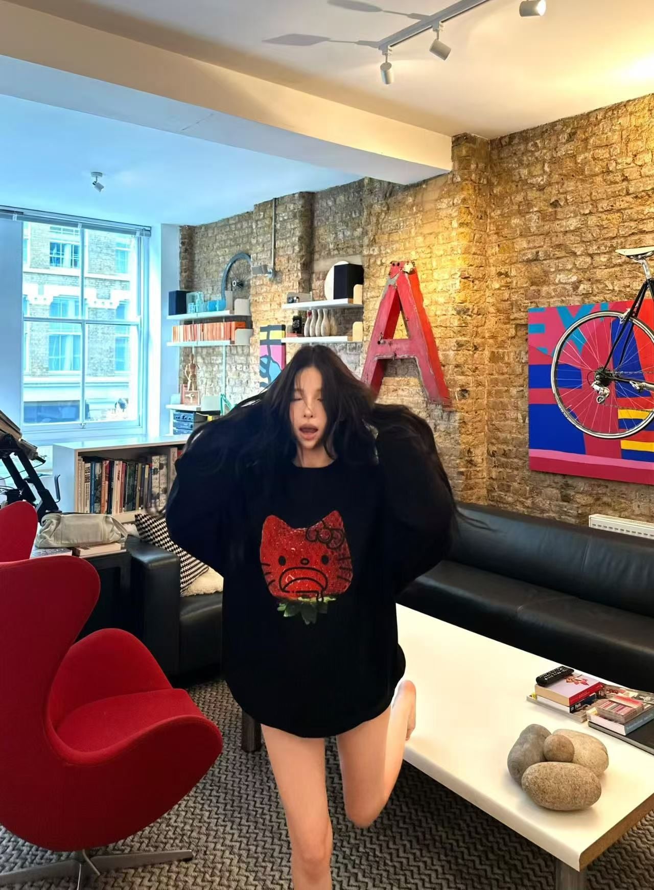 Cute Strawberry Hello Kitty Print Round Neck Sweatshirt for Women, Loose Fit