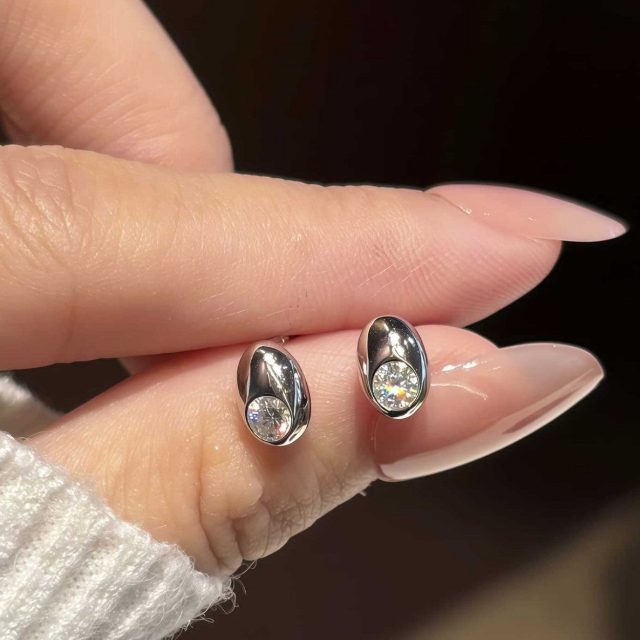 S925 Sterling Silver Oval Stud Earrings With A Single Moissanite Diamond