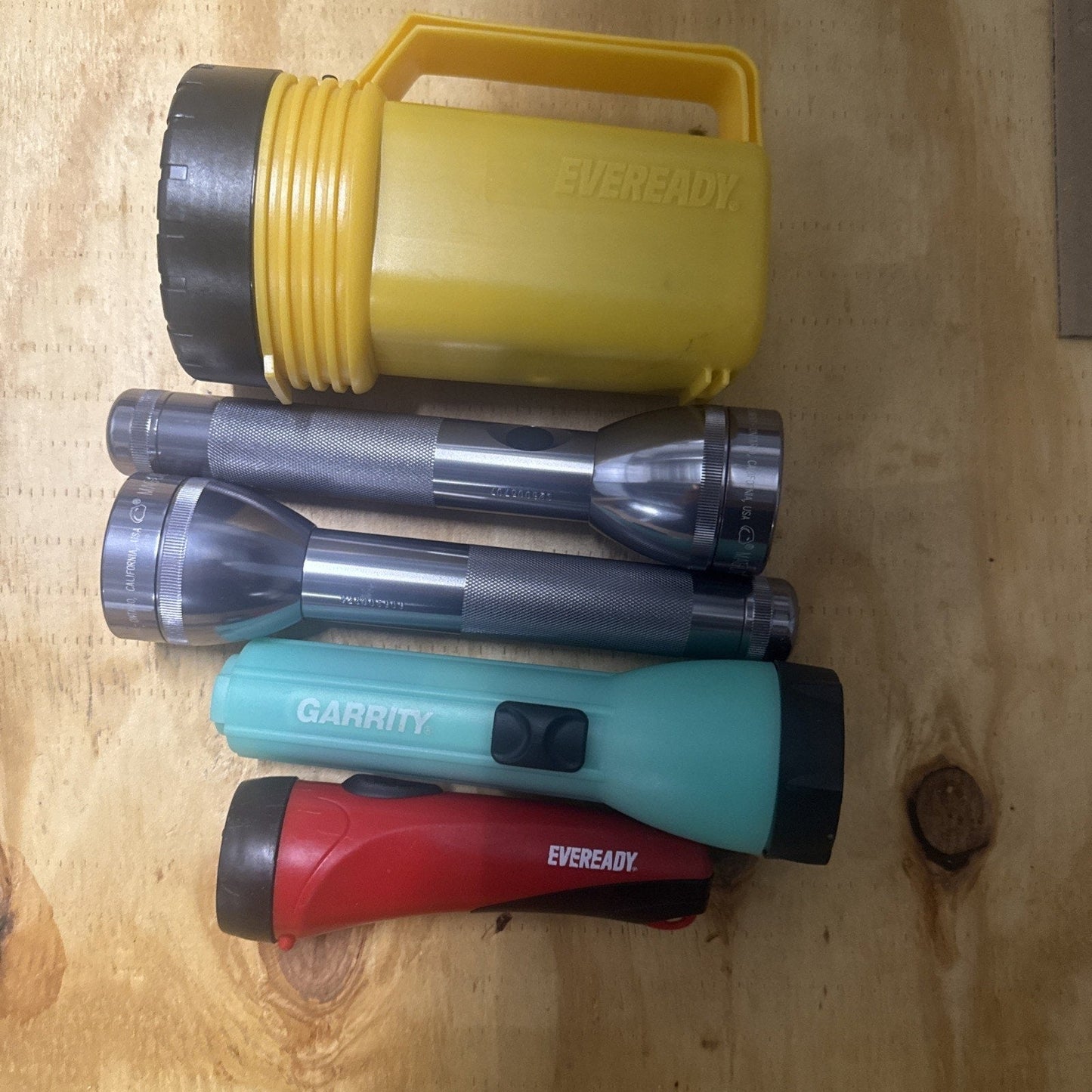 Lot of 5 Vintage Flashlights Lantern Eveready Garrity Maglite Style Working!