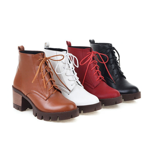 Boots with round head and thick heel