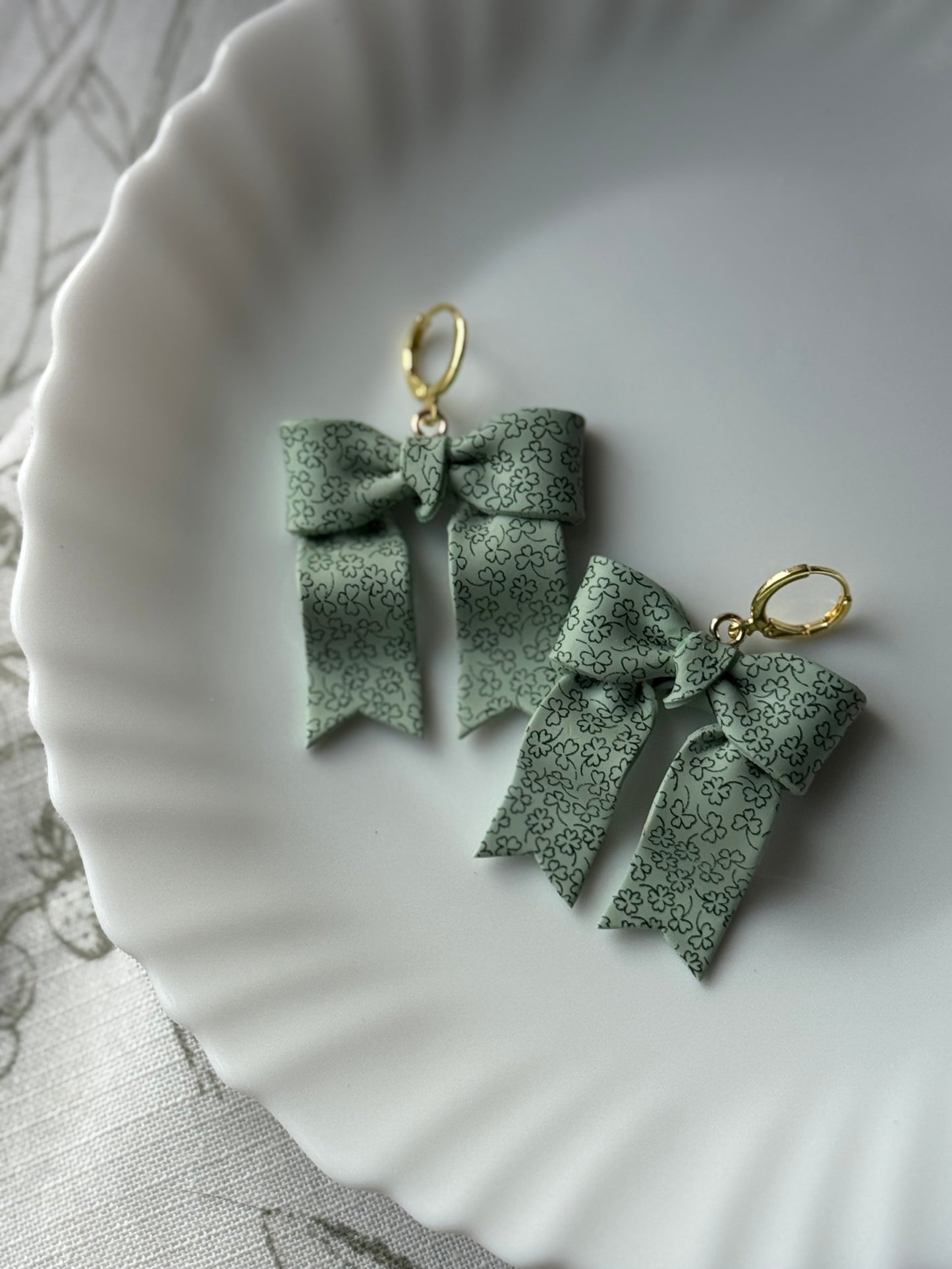Clover Bows