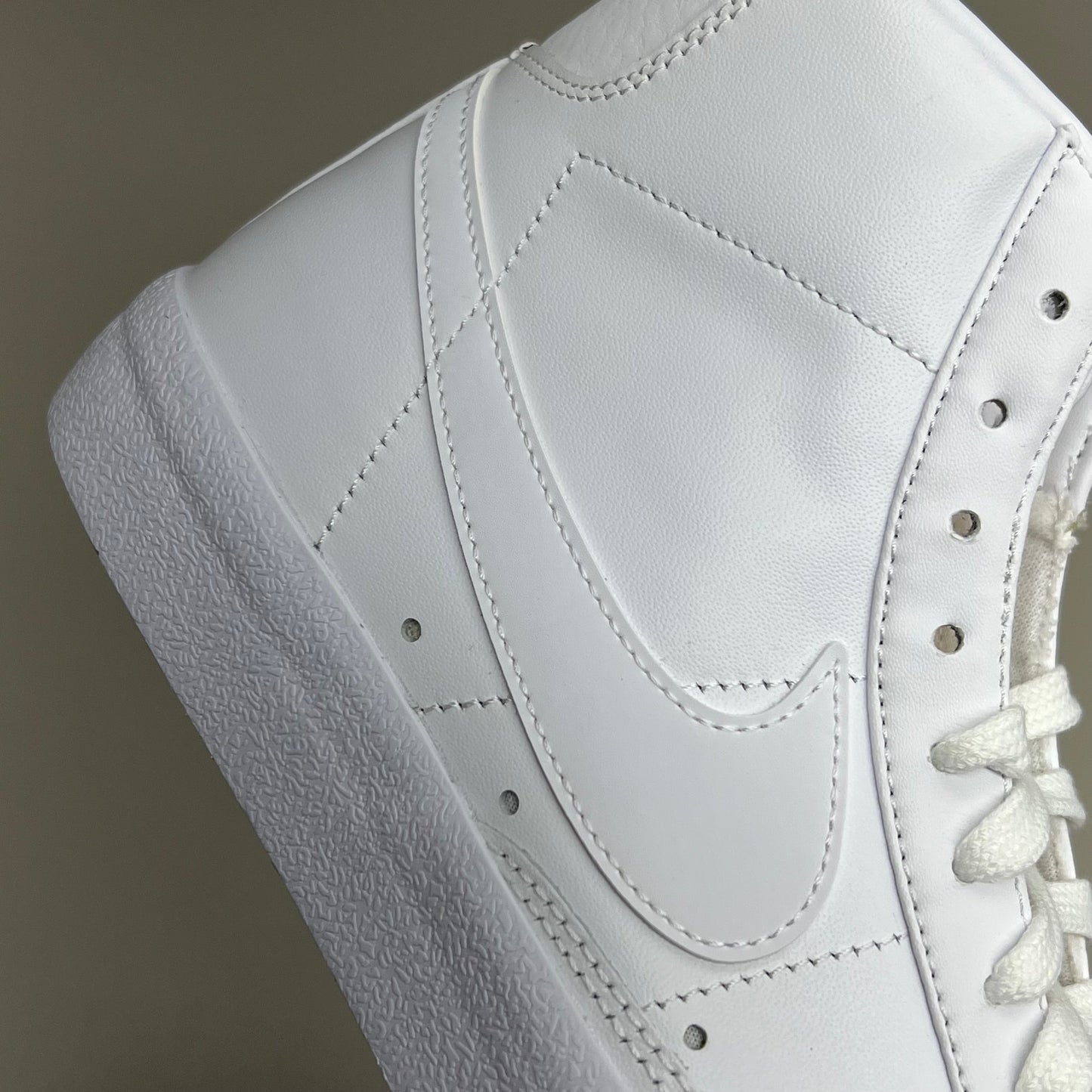 NIKE Blazer Mid 77' High-top Shoes SZ Womens 9 Mens 7.5 White & Peach CZ1055-117