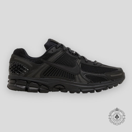 Nike Zoom Vomero 5 "Triple Black" (2023)