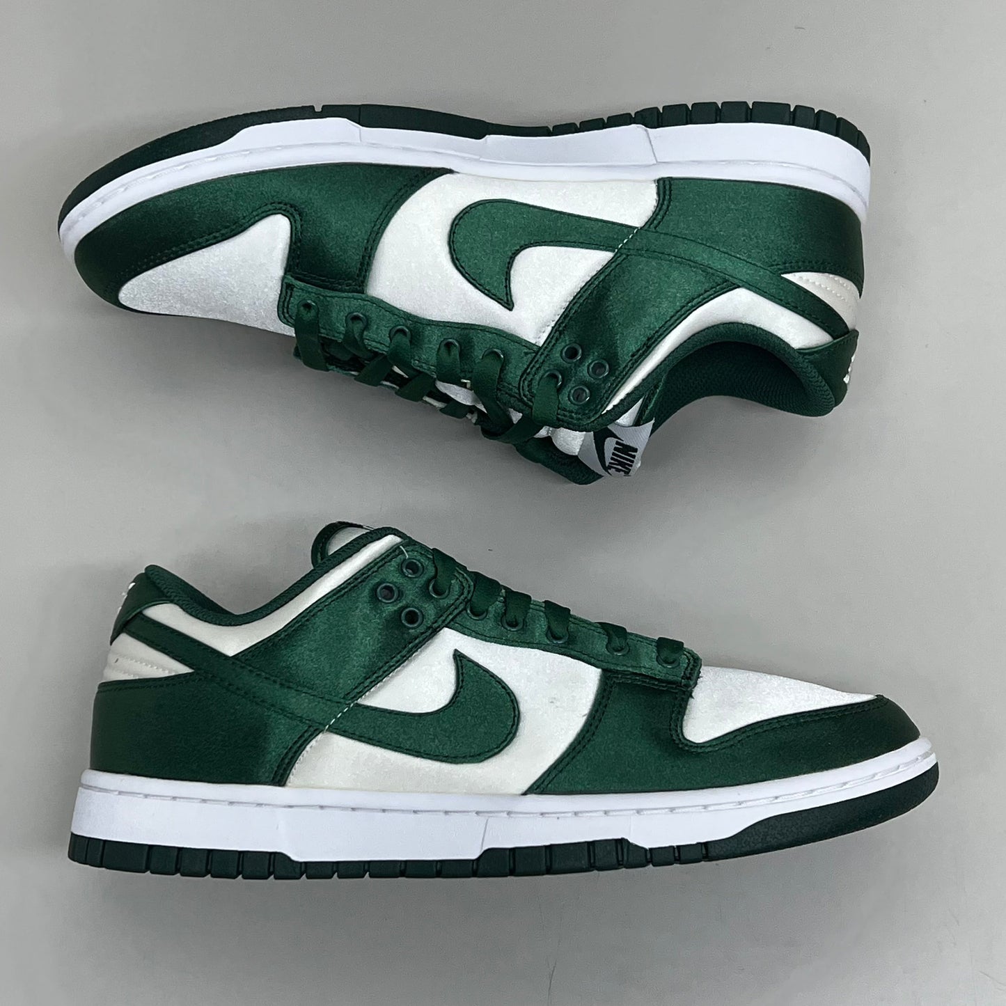 NIKE Dunk Low Satin ESS SNKR Sz Women's 5 Men's 3.5 White/Team Green DX5931100