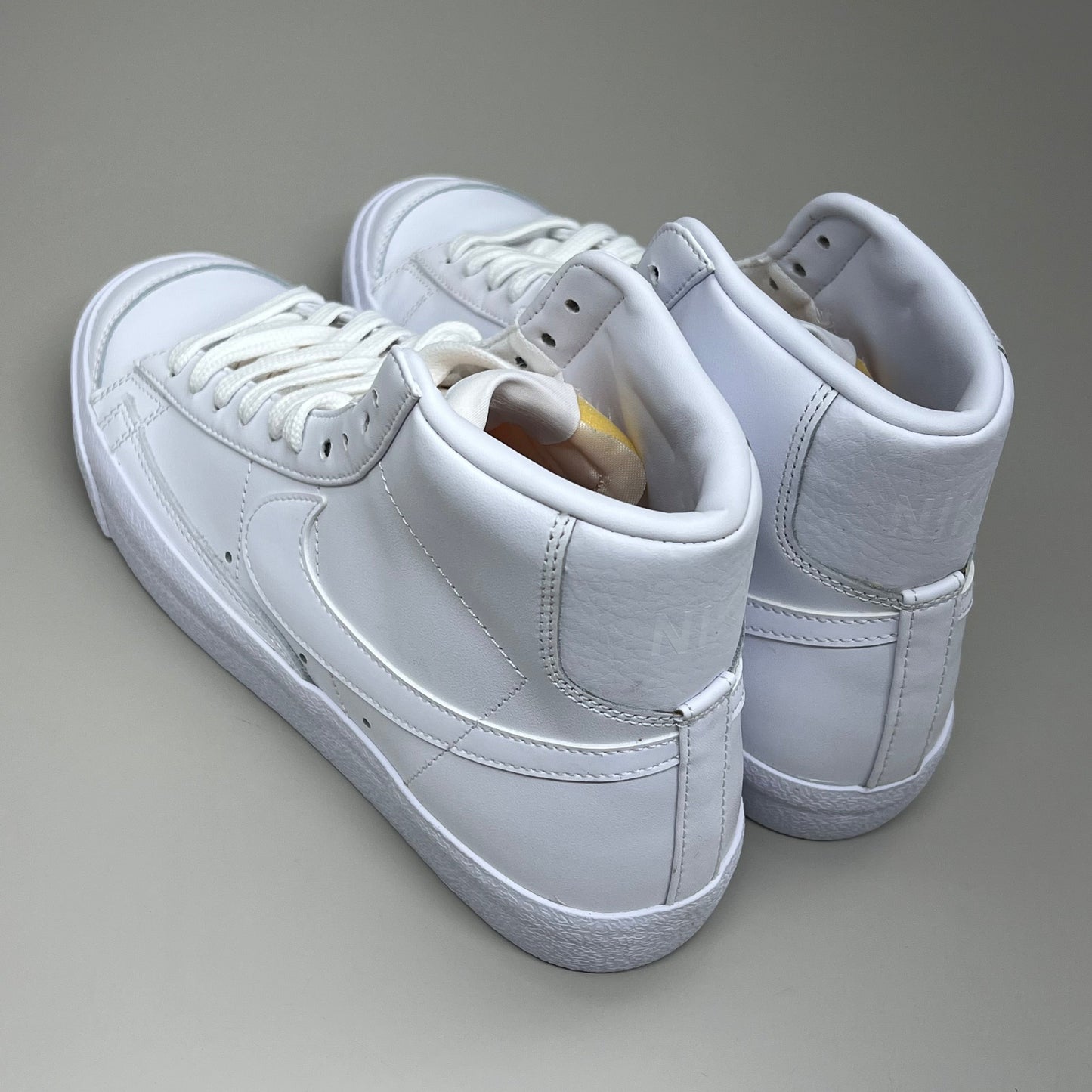 NIKE Blazer Mid 77' High-top Shoes SZ Womens 9 Mens 7.5 White & Peach CZ1055-117