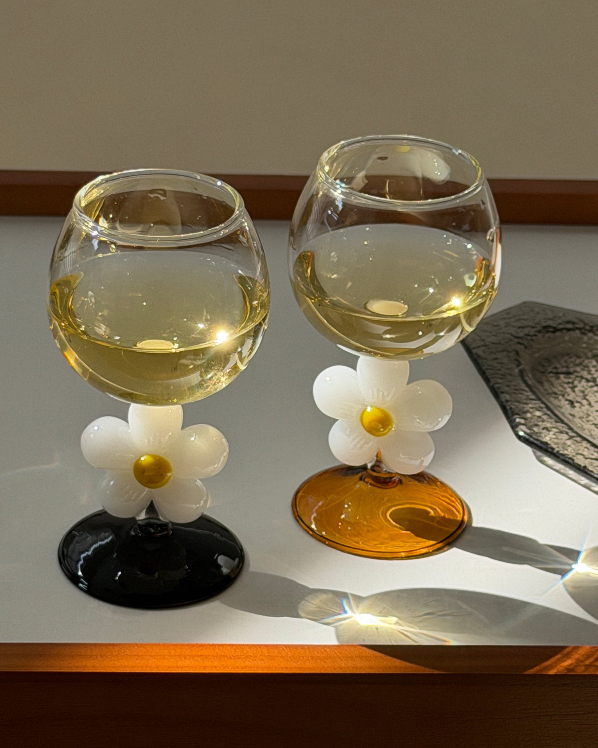 Daisy Bloom Stem Glass-1