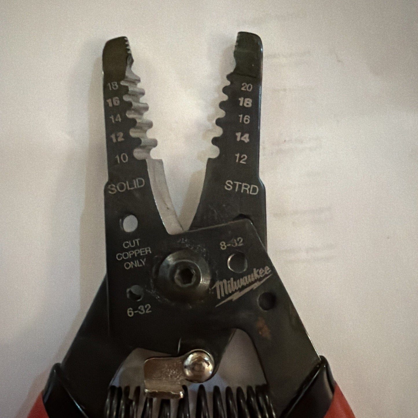 Milwaukee Automatic Wire Stripper 10–20 AWG – Teste