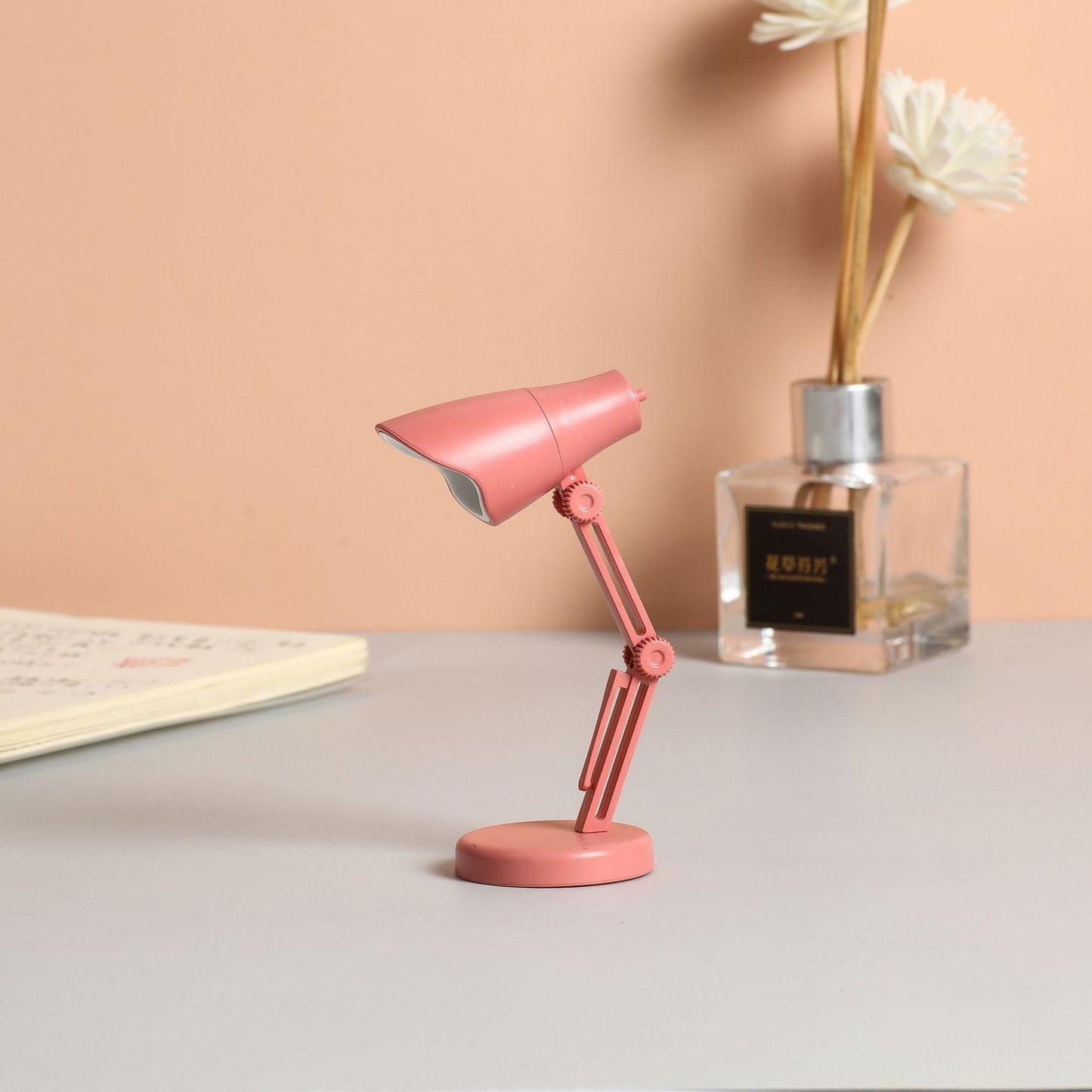 Small Night Light Magnetic Table Lamp With Eye Protection