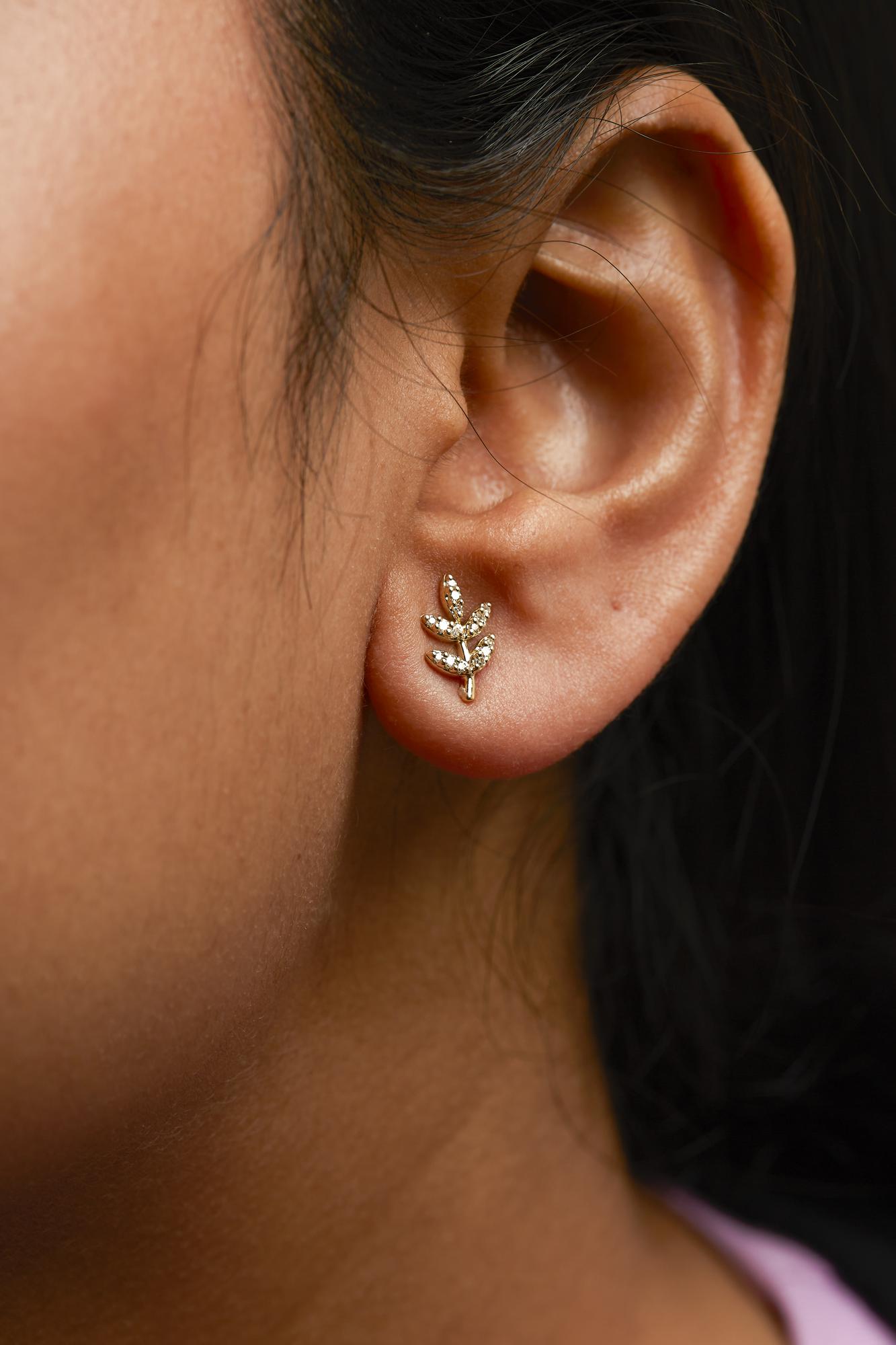 10K Yellow Gold 1/10 Cttw Diamond Accented Leaf and Branch Stud Earrings (H-I Color, I1-I2 Clarity)-2