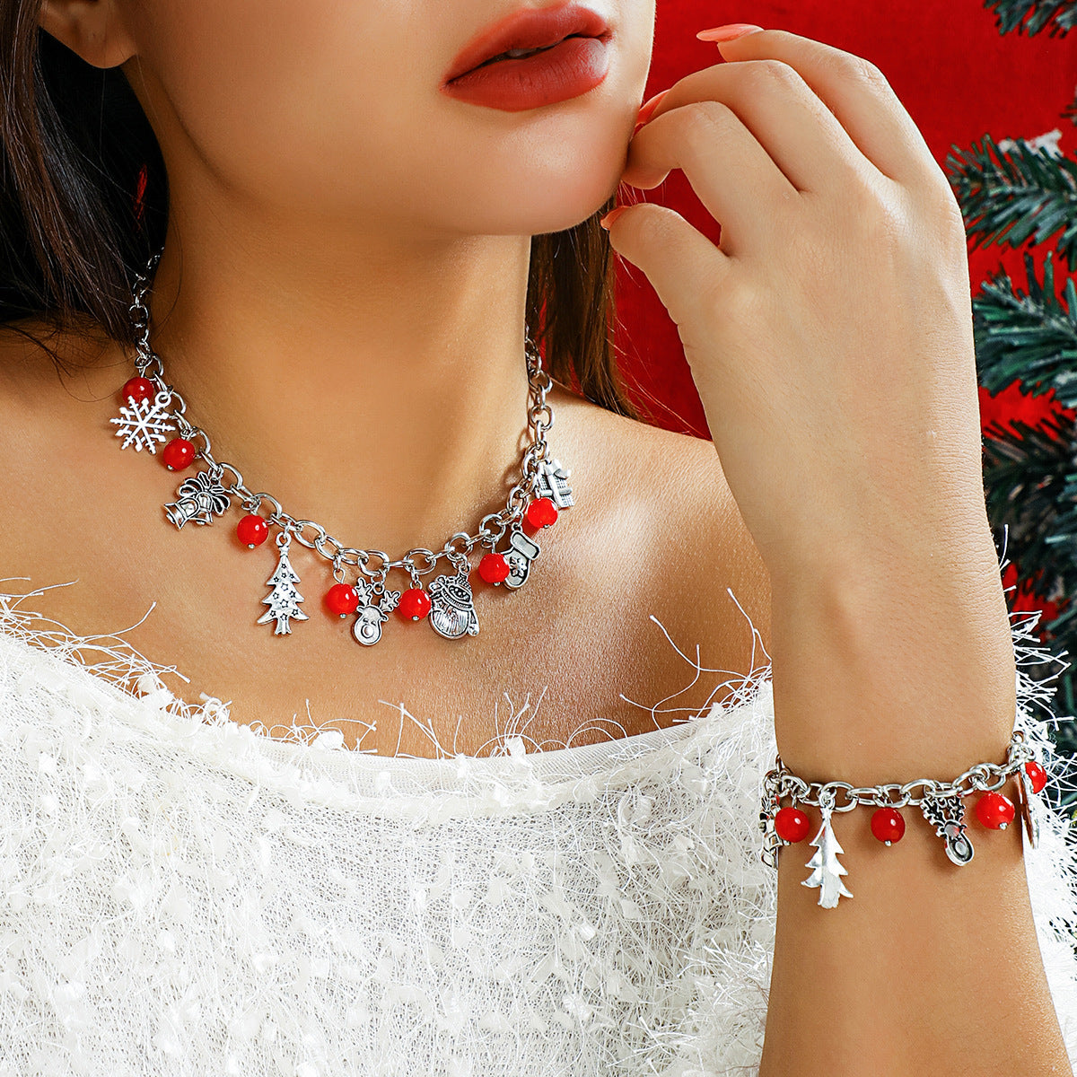 Creative and diverse Christmas tree gift box, bell pendant necklace, fashionable red round bead necklace