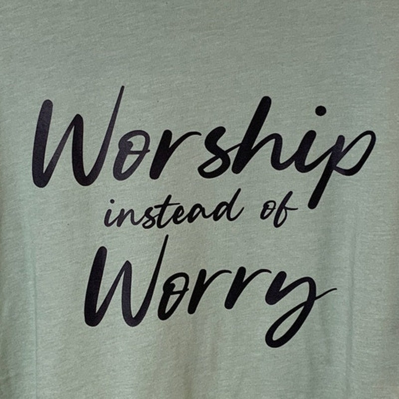 New Hand Printed Mens 2XL Worship Instead Of Worry Green Short Sleeve Tee Shirt