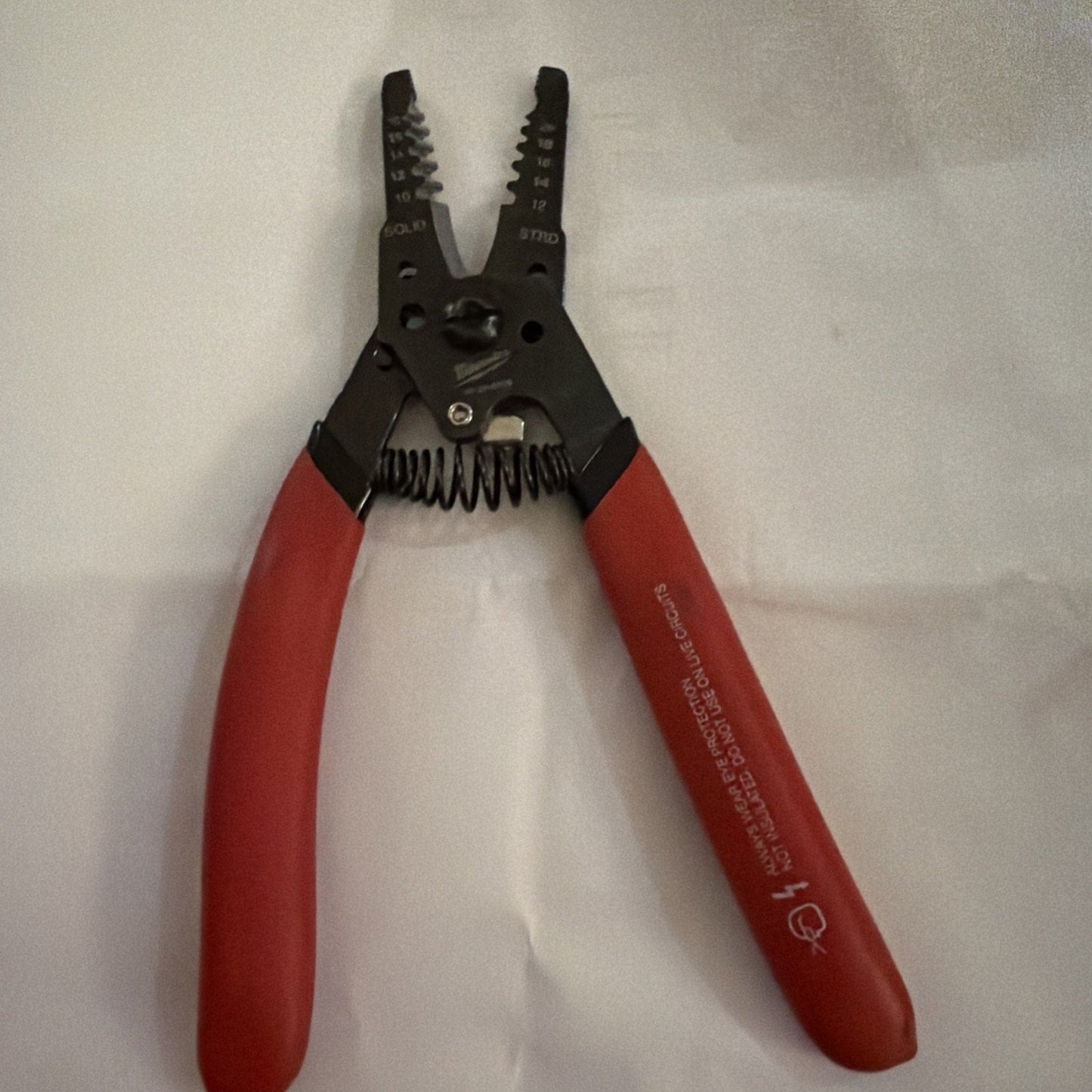 Milwaukee Automatic Wire Stripper 10–20 AWG – Teste