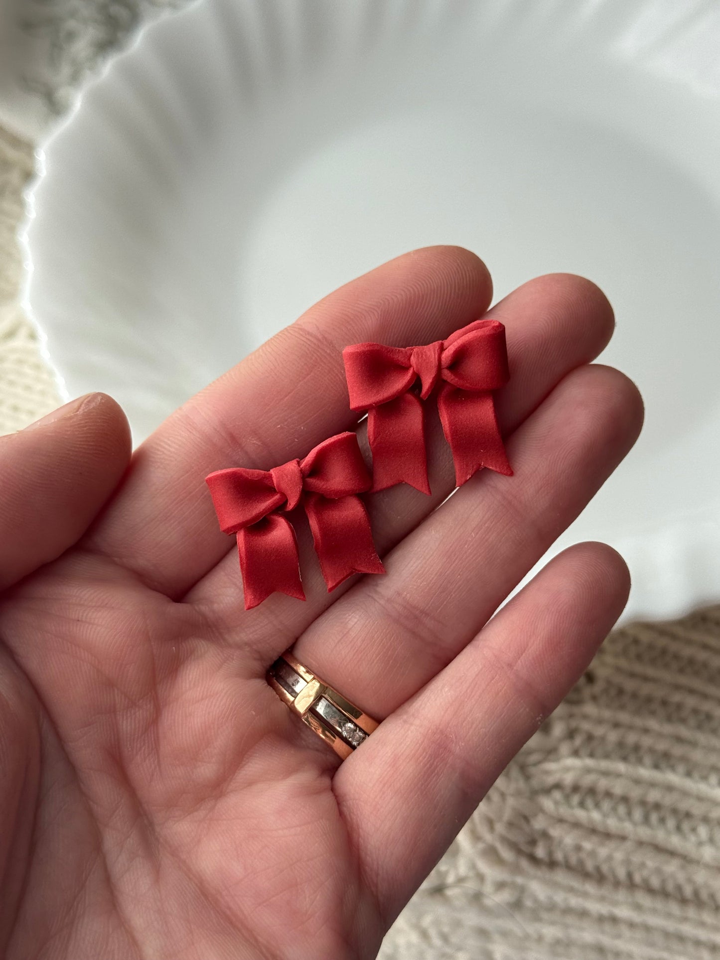 Mini Stud Bows, in Cayenne