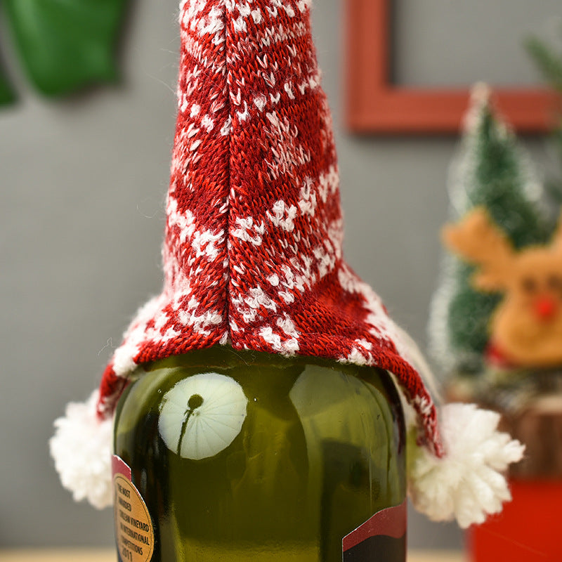 Christmas decorative items, knitted elderly wine bottle covers, figurines, wine caps, wine bottle decorations, gift bags