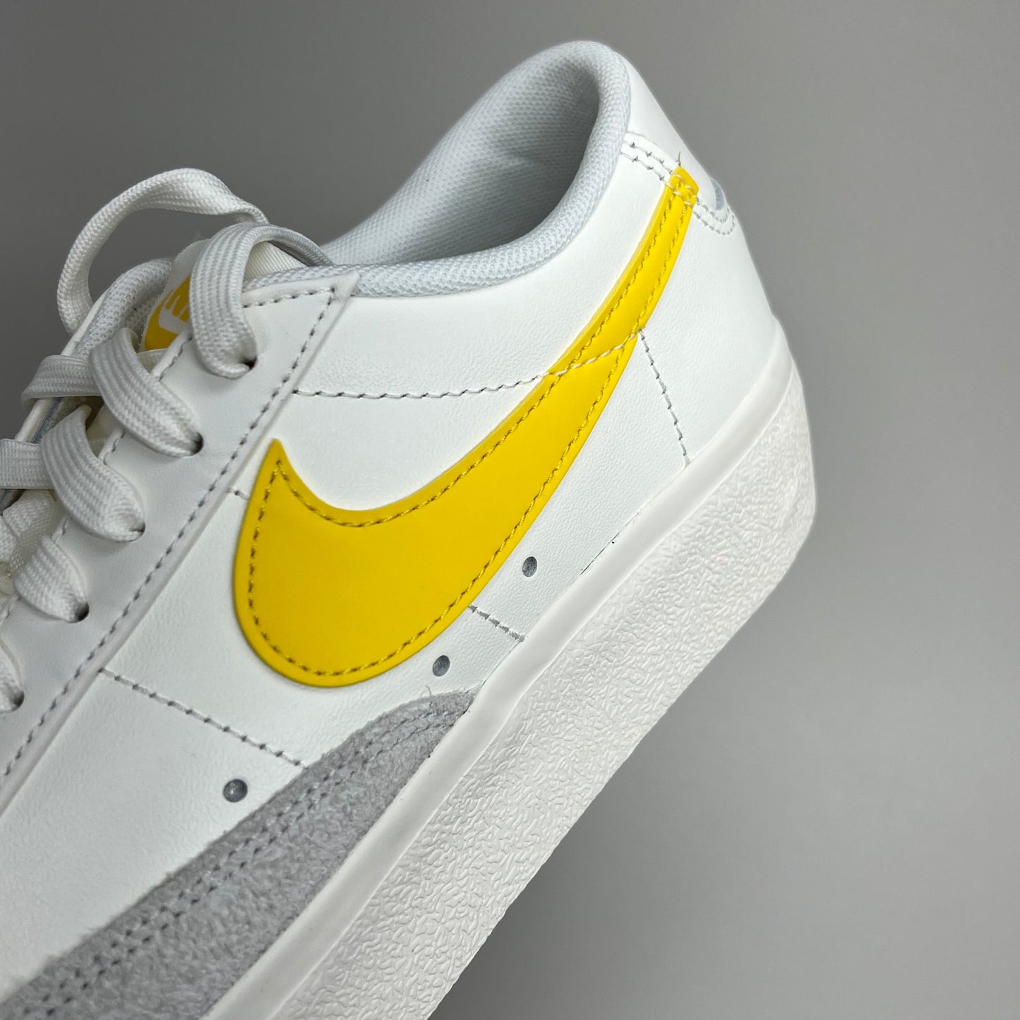 NIKE Blazer Low Cut Platform Sneaker Sz Women's 6.5 Men's 5 Yellow/Grey/White