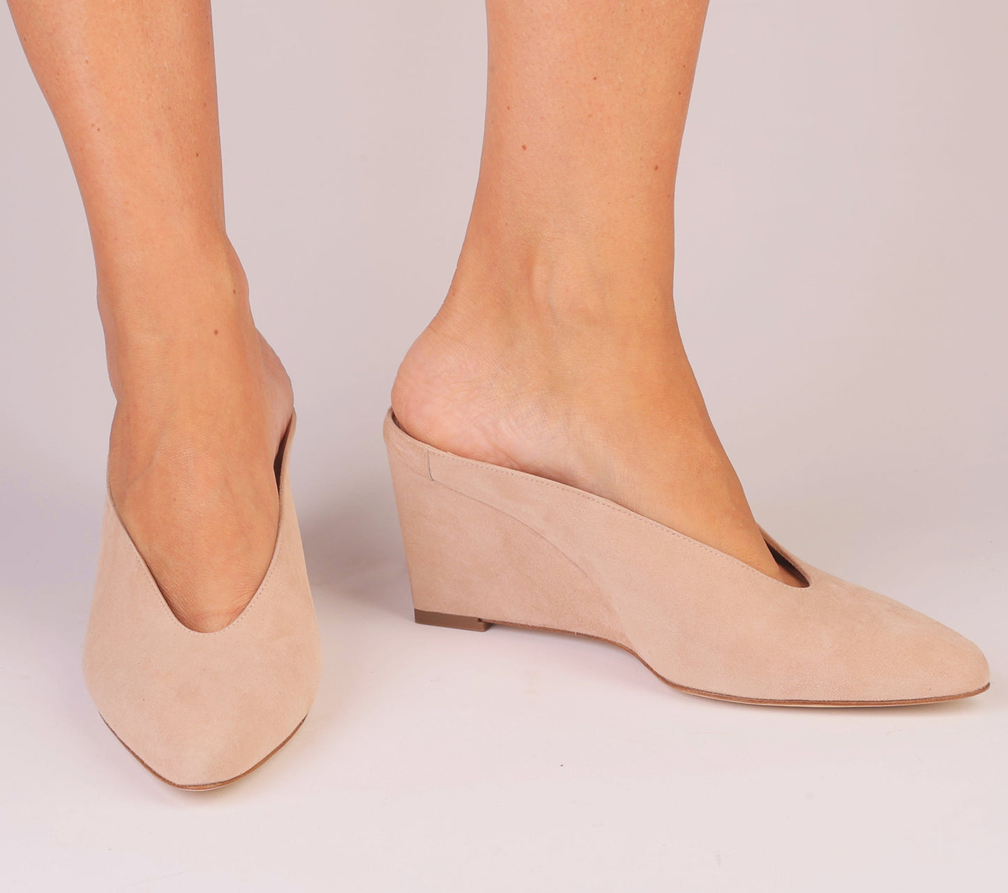 ÉTOILE WEDGE – Powder Suede Mule