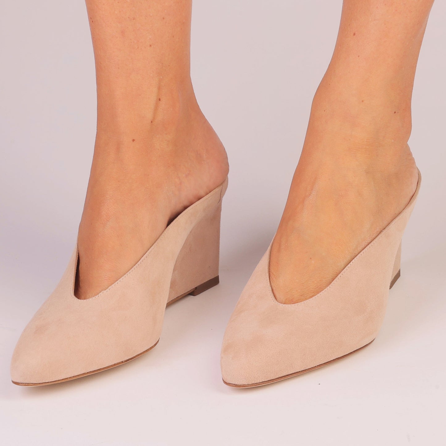 ÉTOILE WEDGE – Powder Suede Mule