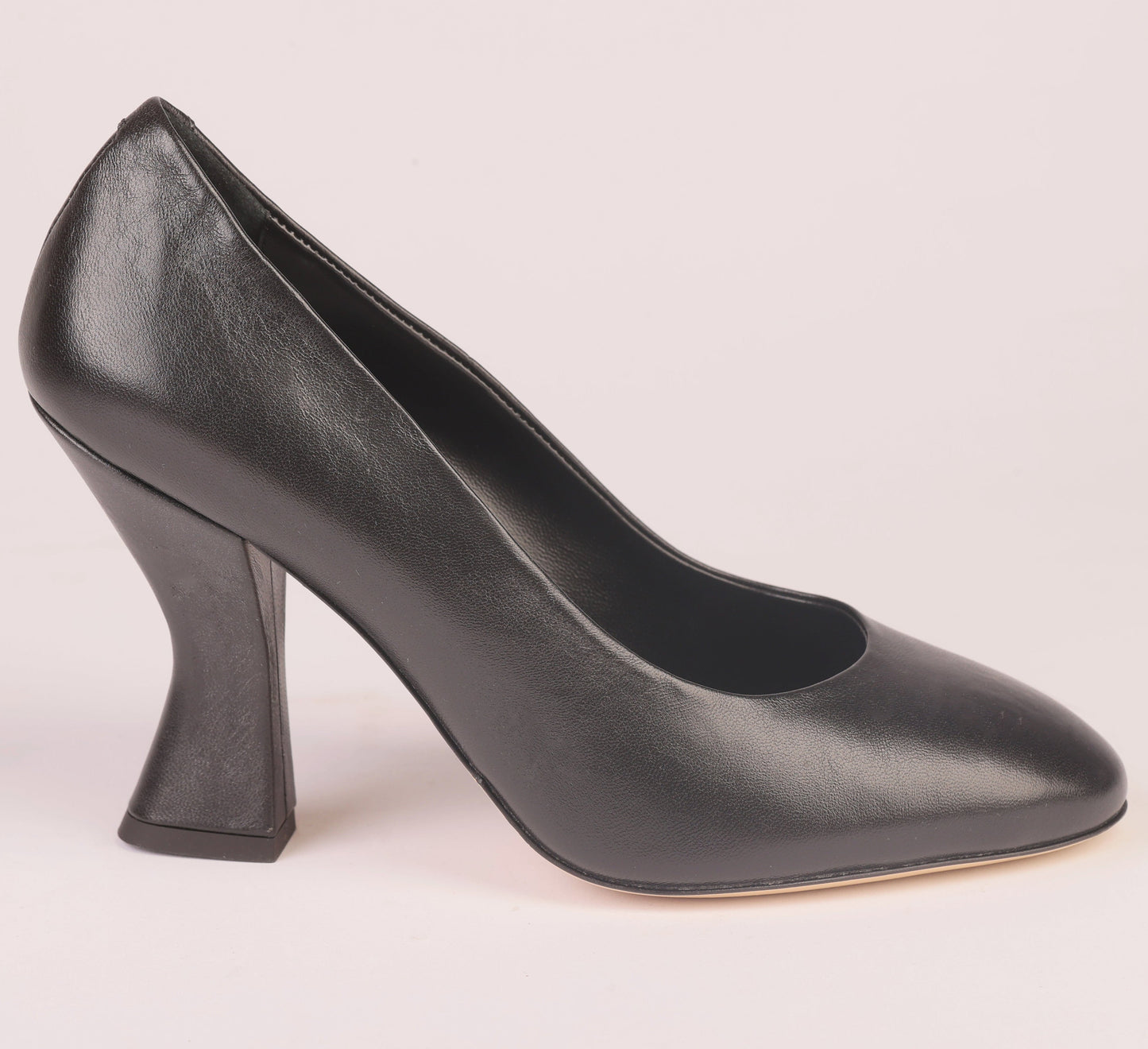 MIDNIGHT MUSE – Black Nappa Pump