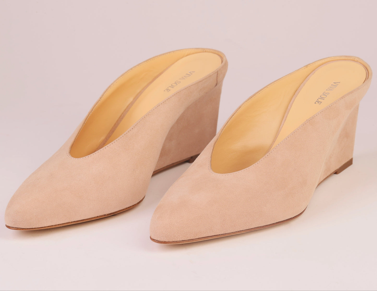 ÉTOILE WEDGE – Powder Suede Mule