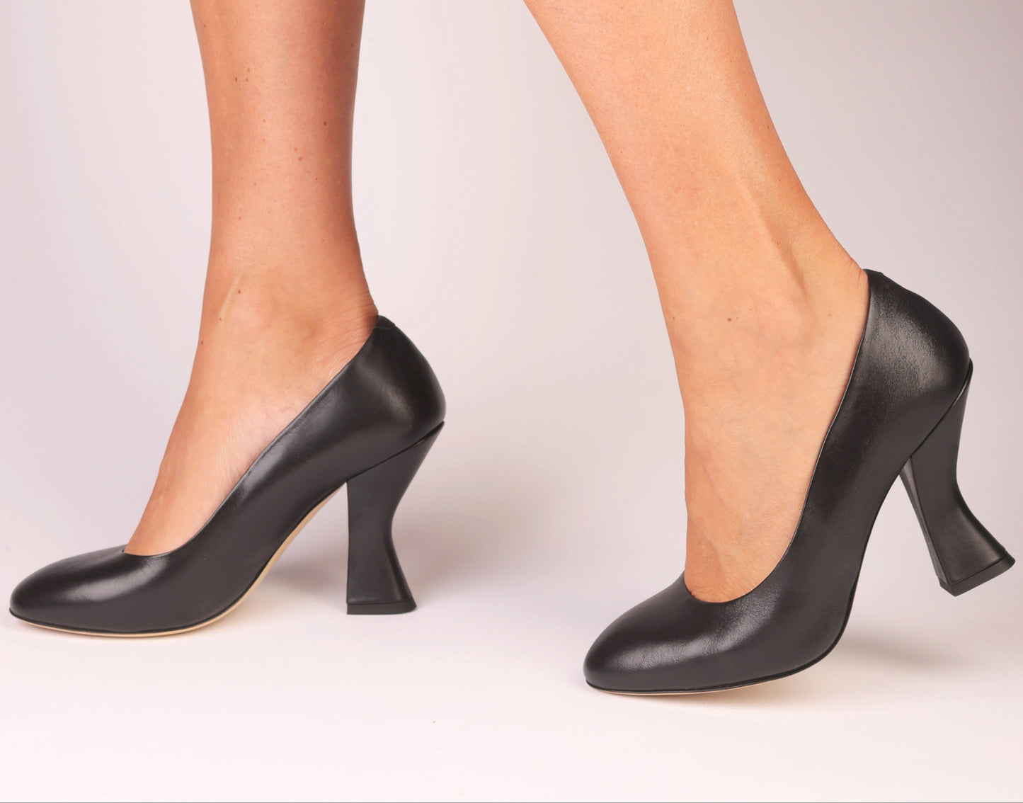 MIDNIGHT MUSE – Black Nappa Pump